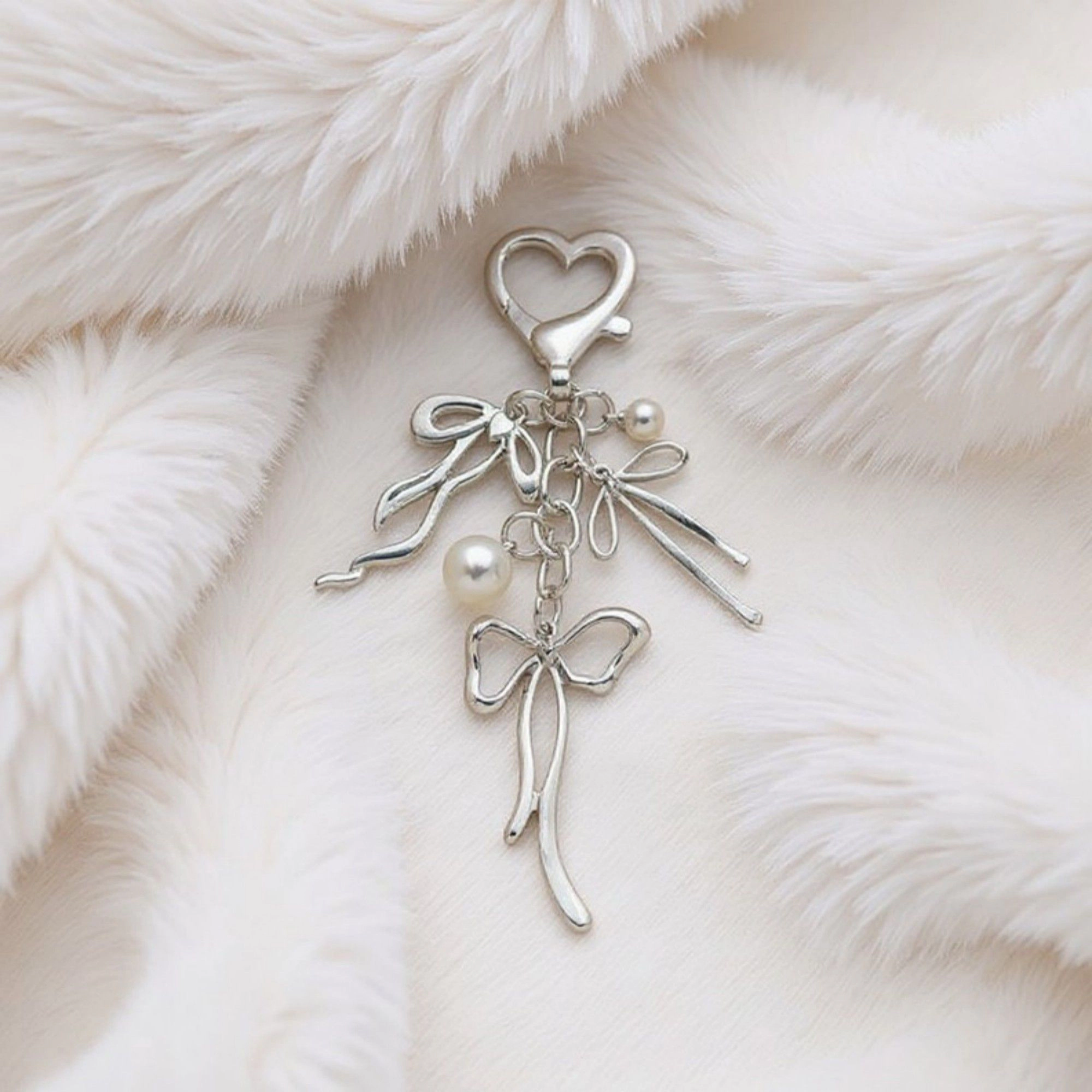 Alilang Women's Silver Bow Keychain with Pearl Charms and Heart Clasp Accent
