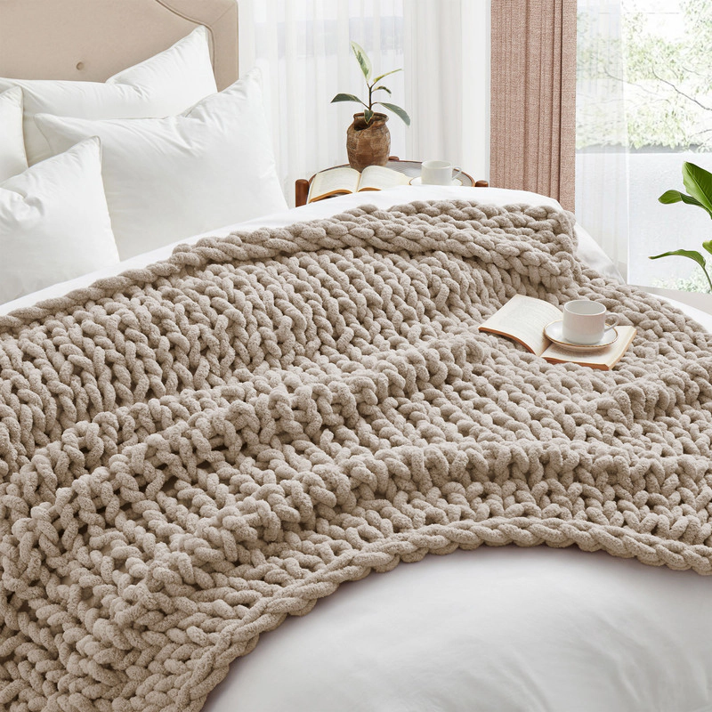 Unikome Ultra-Soft Knit Throw Blanket – 50" x 60"