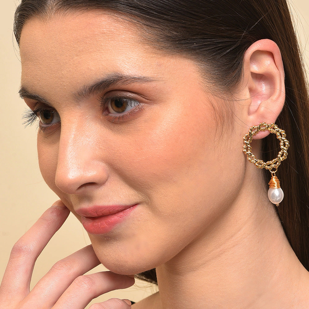 SOHI Women's White Santorini Drop Earrings