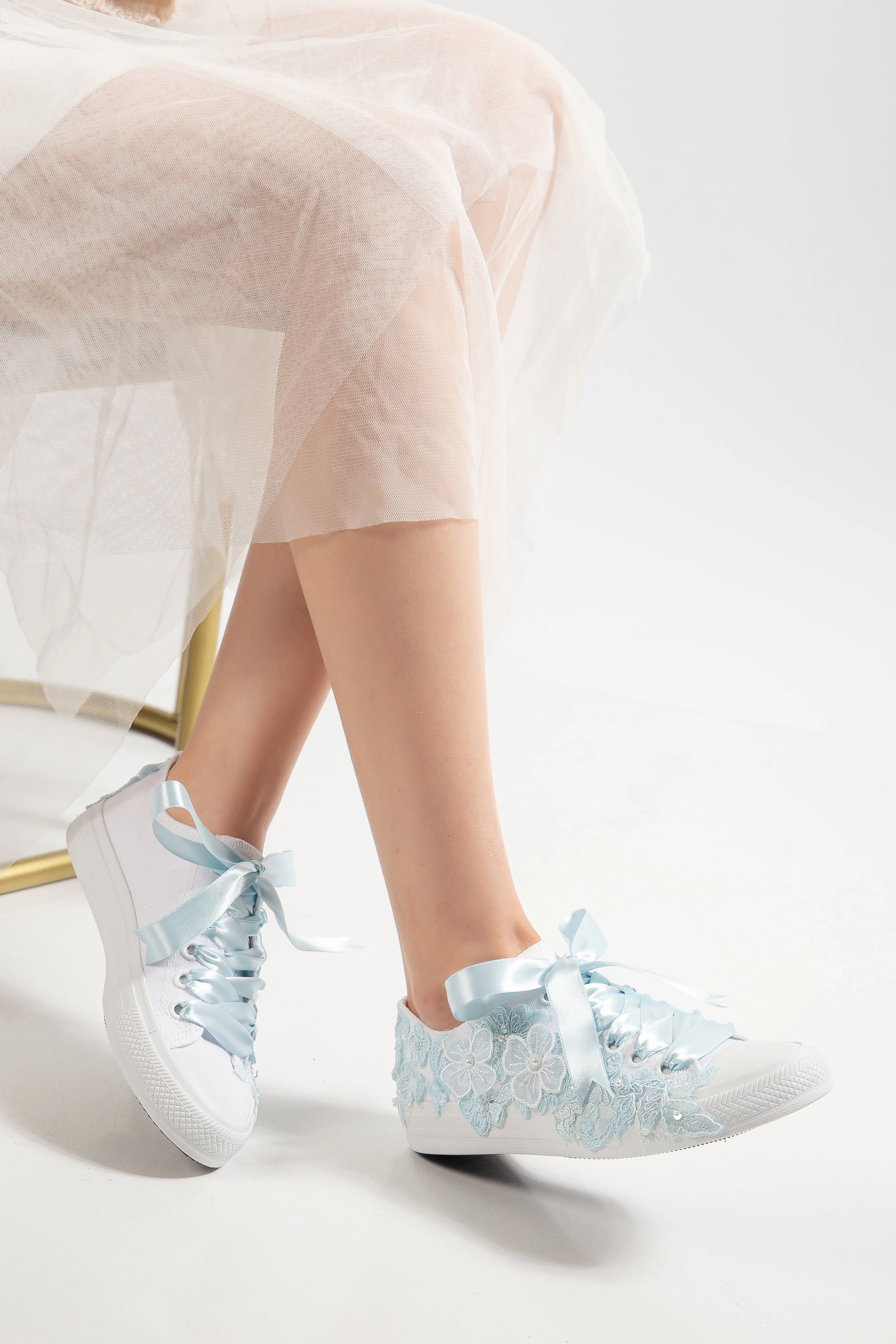 Forever & Always Womens Serenelle Lace Bridal Sneaker