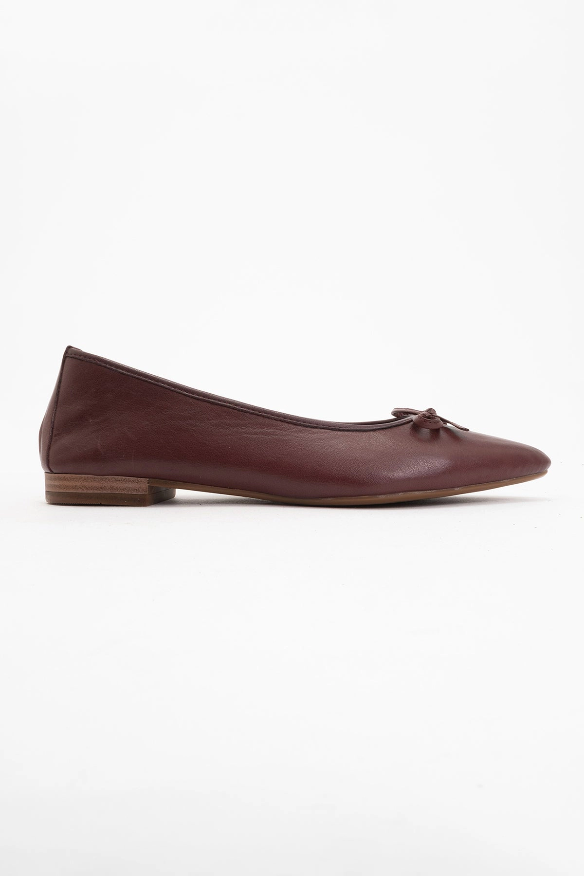 Forever & Always Womens Ruby Leather Pointed Toe Flats