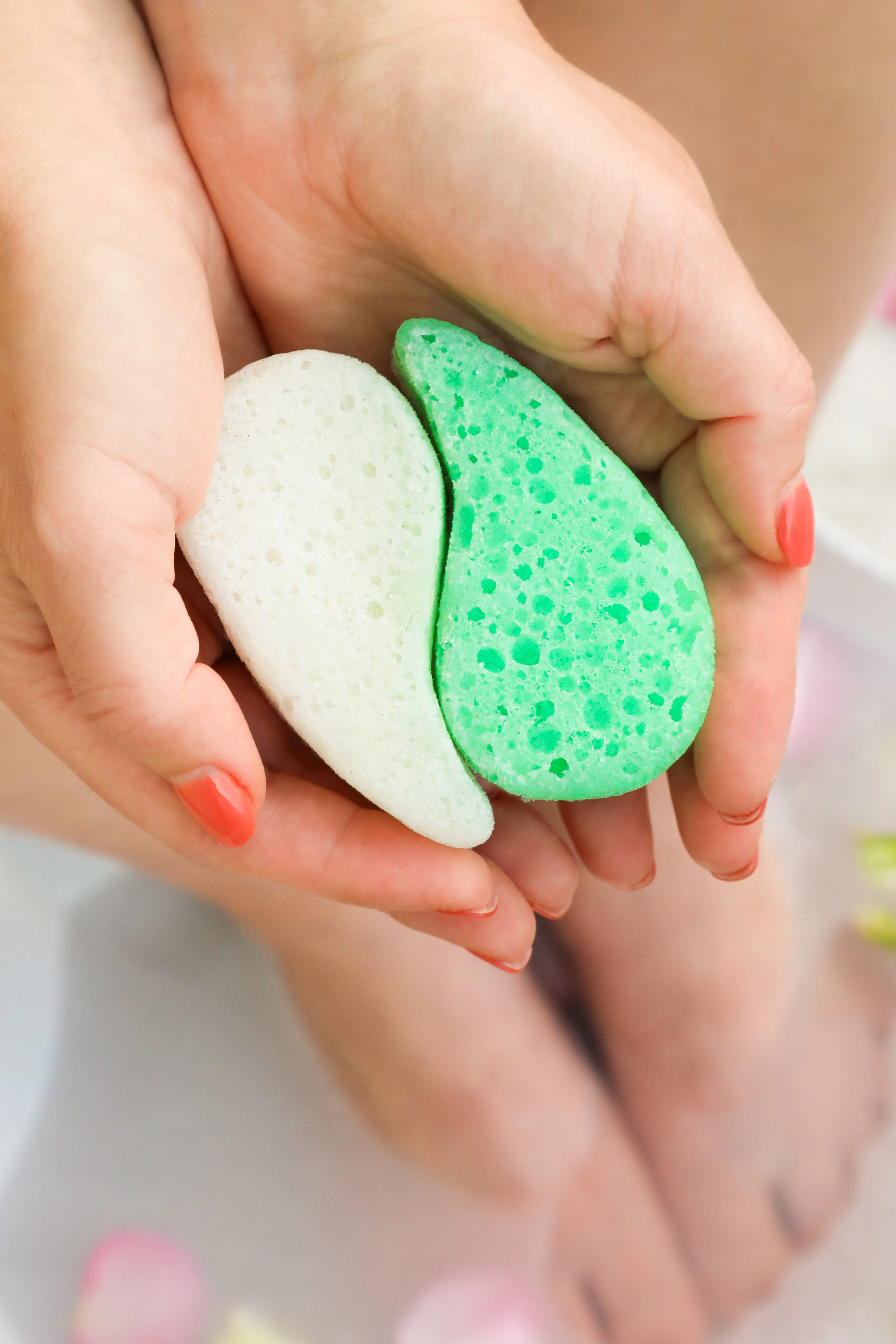 ESSENTIALS BY SPONGELLE- MANI/PEDI BUFFER SET- GREEN TEA BLISS