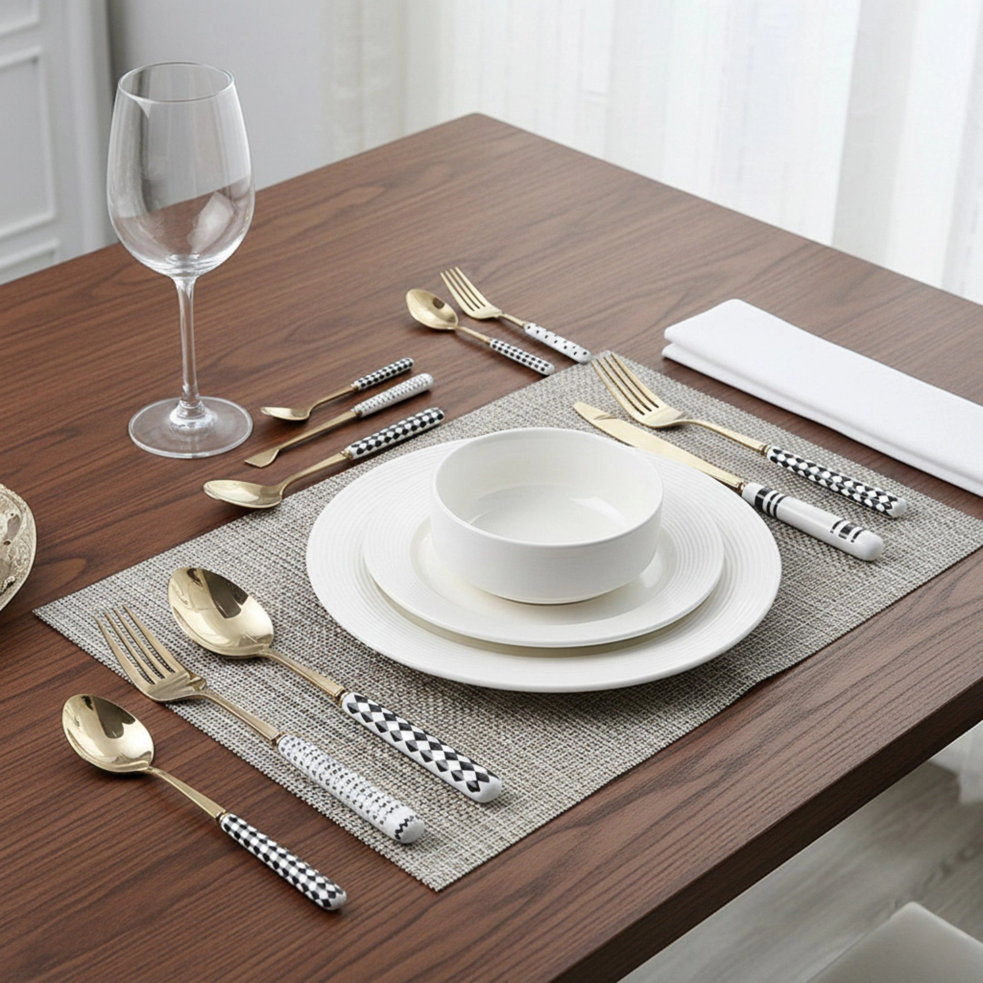 Alilang Unisex Mixed Handle Stainless Steel Flatware Set with Patterned Grip Design 5-Piece-Set