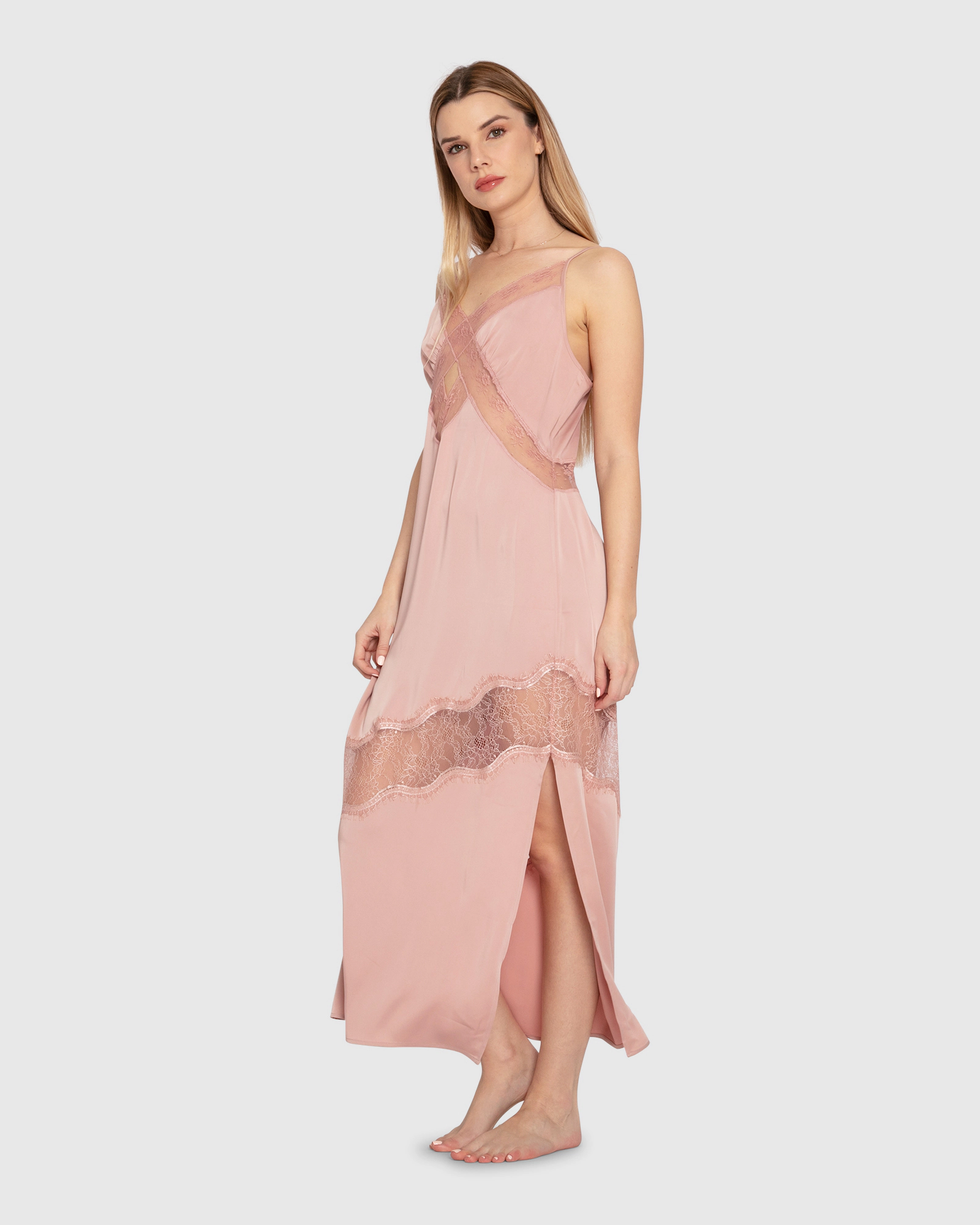 Belle & Bloom Womens Heavenly Bodies Lace Slip Dress