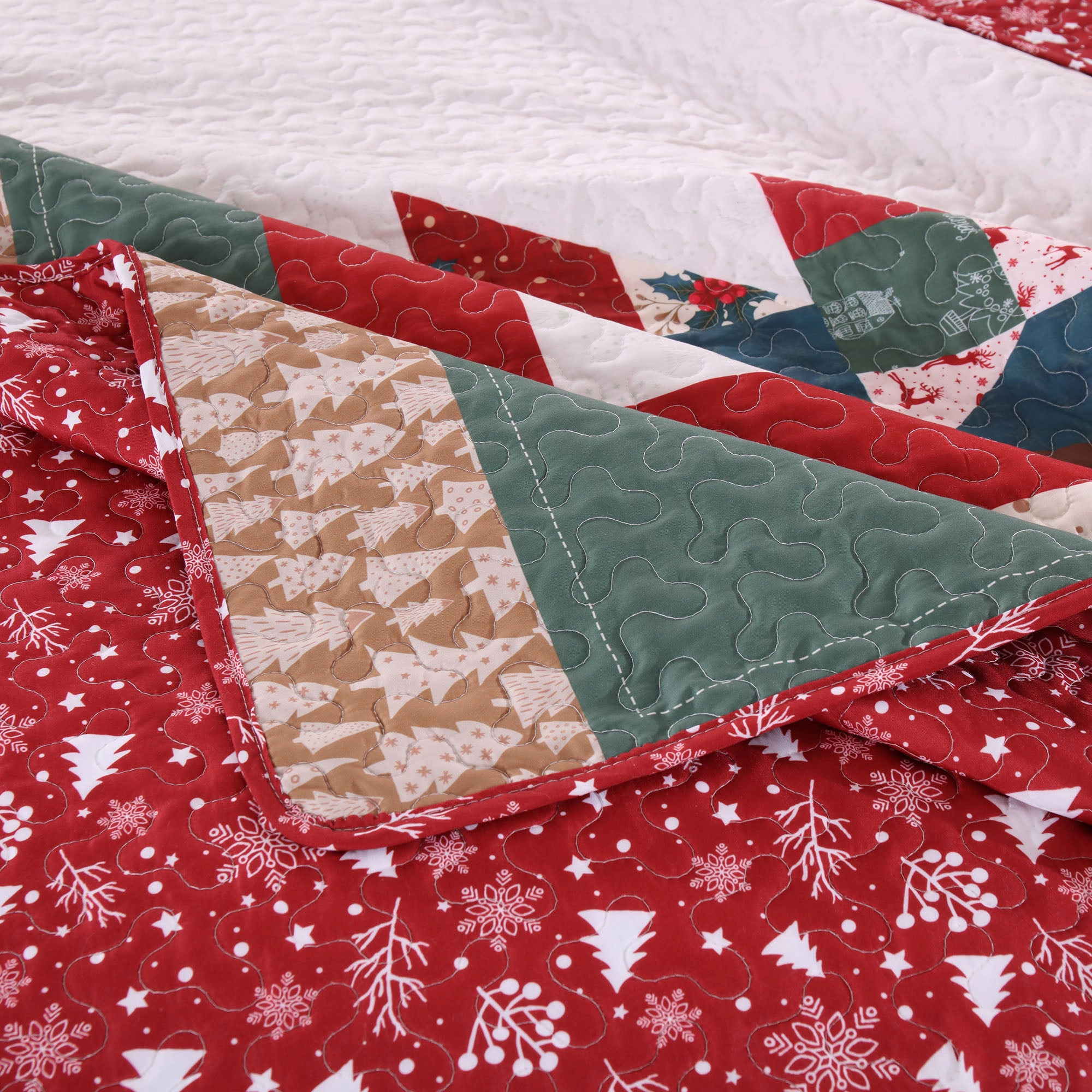 MarCielo 3 Piece Christmas Tree Quilt Set - Holiday Bedspread Set
