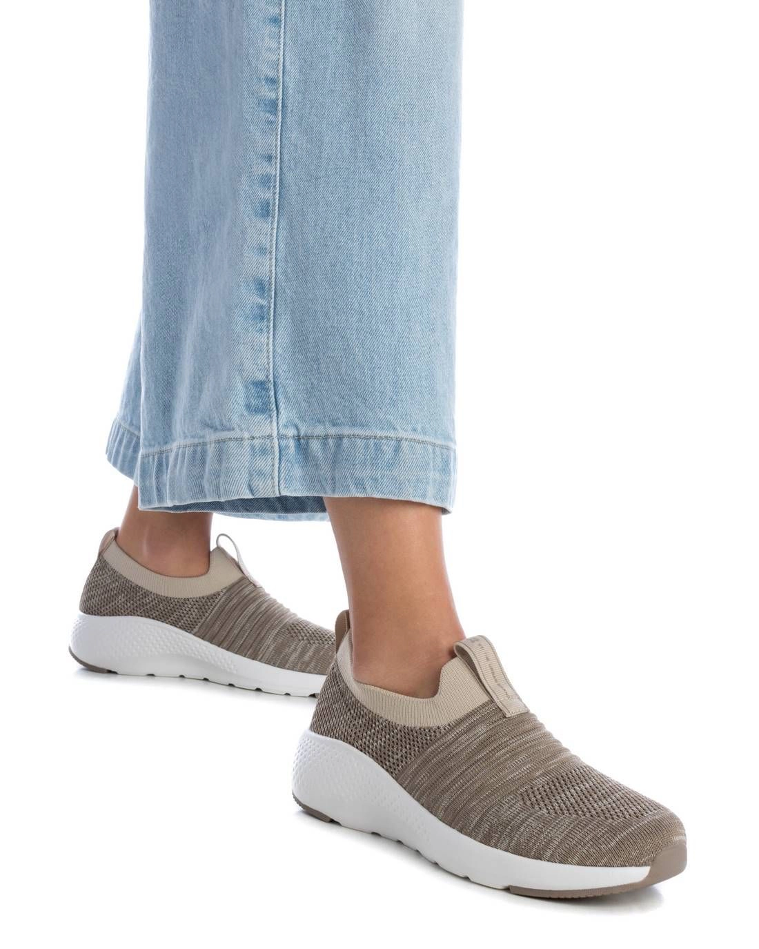 Refresh Women Sneakers Slip-On Fabric Upper, Lightweight Non-Slip Rubber Sole