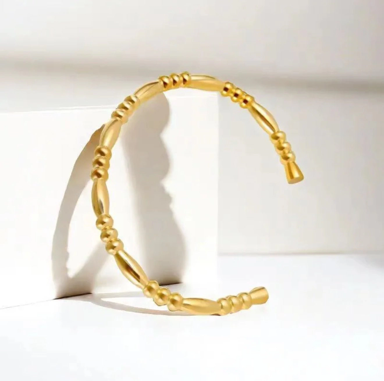 DressAtR Women's Oval Gold Tone Bangle Bracelet