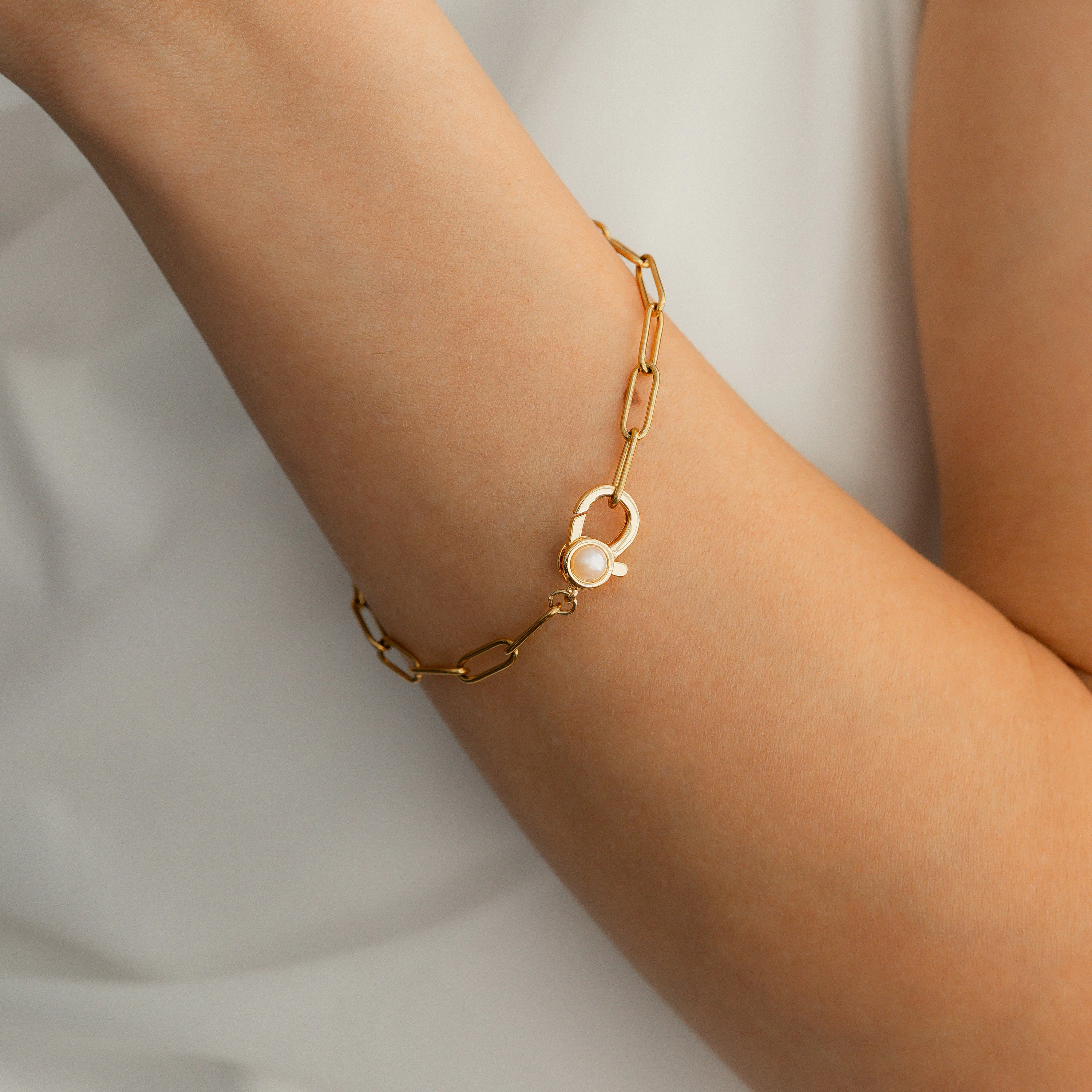 Mint & Lily Women's Paperclip Bracelet with Pearl Accent
