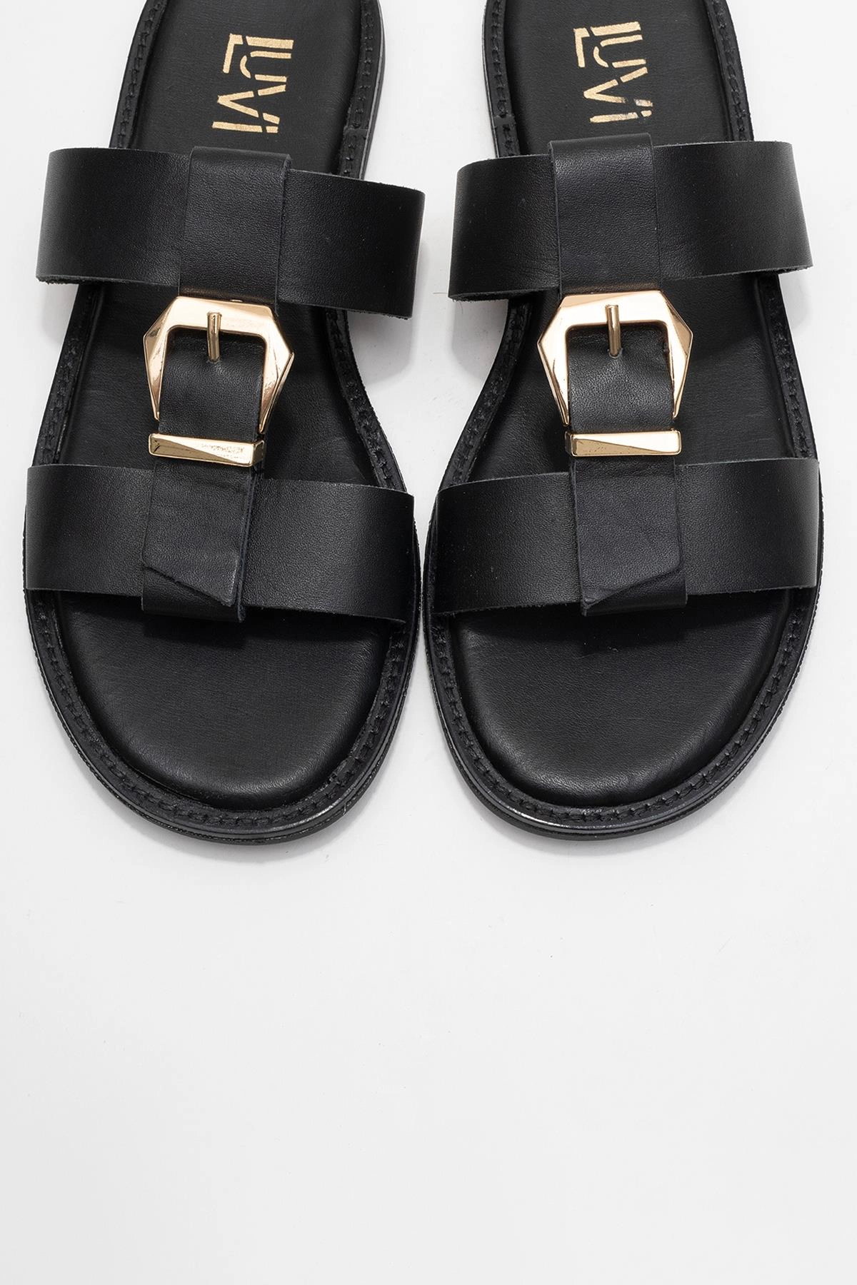 Forever & Always Womens Sveta Leather Buckled Sandals