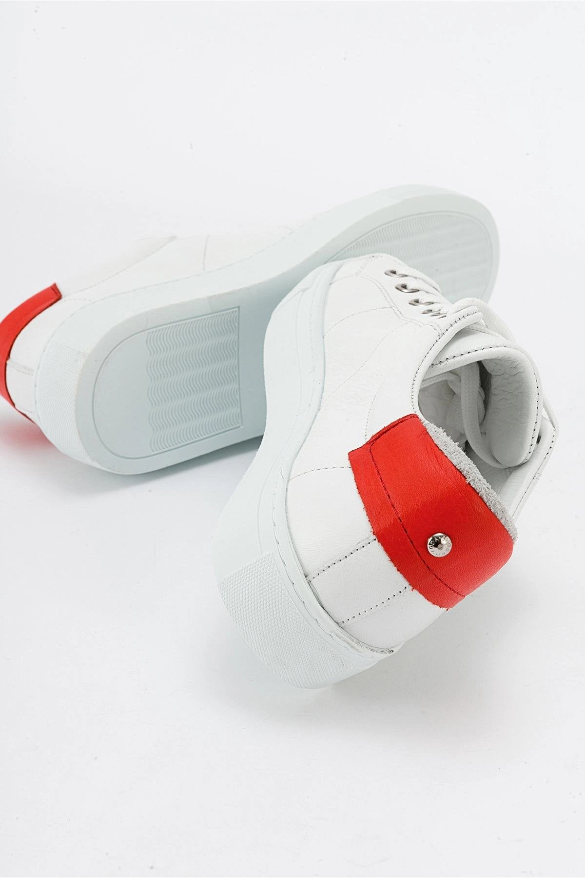 Forever & Always Womens Ayverie Leather Sneaker