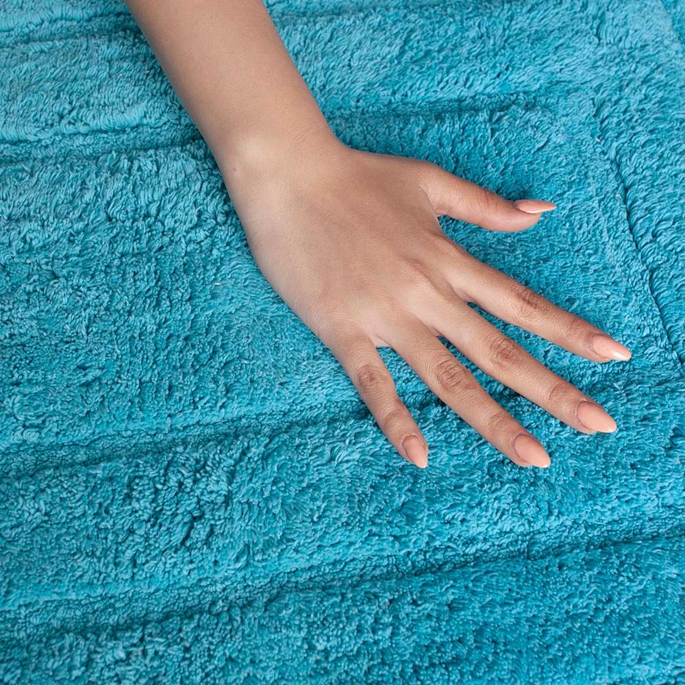 Knightsbridge Stylish And Comfortable All Season Traditional Racetrack Design Cotton Bath Rug