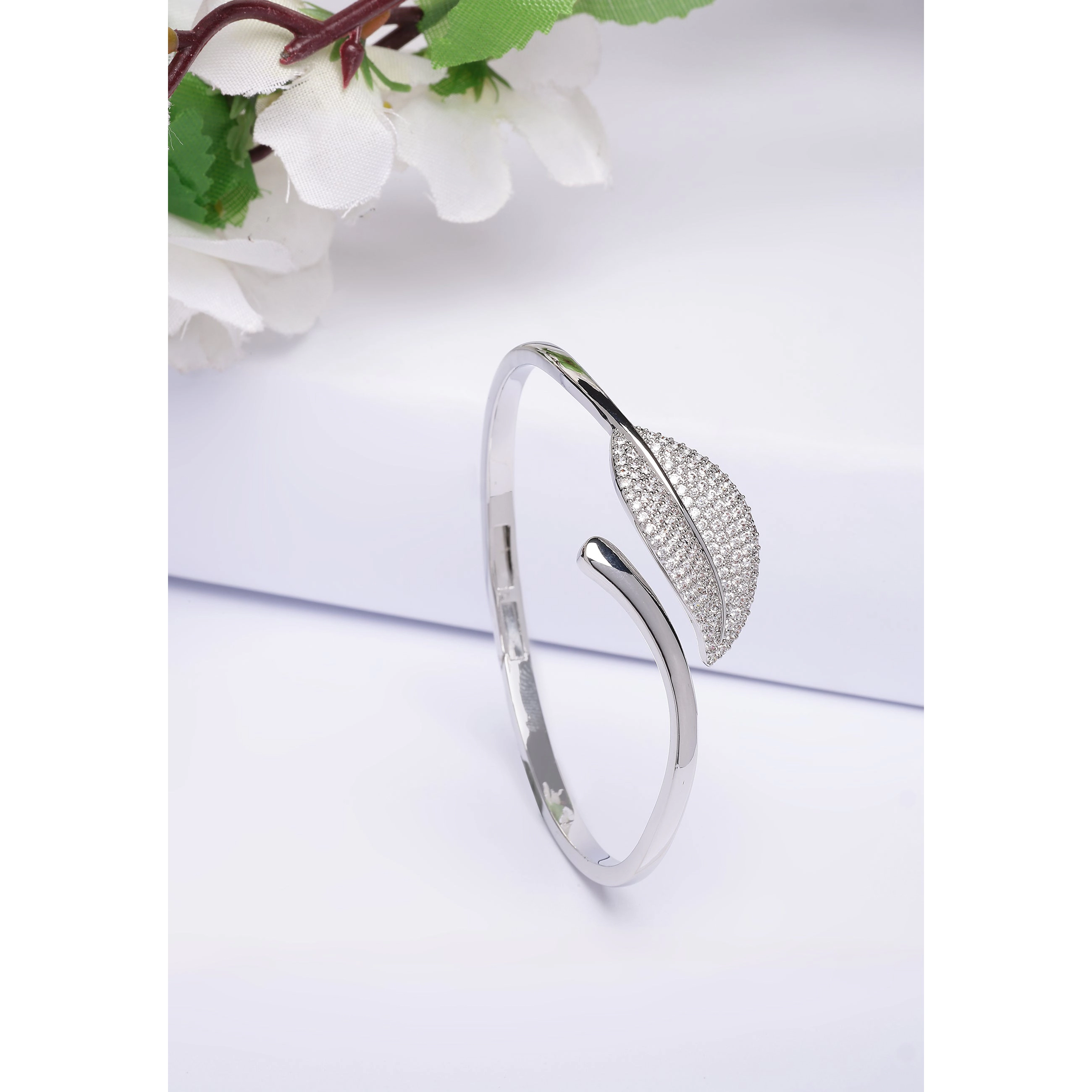 AGP PARIS Womens Diva Classy Leaf Cuff Bracelet