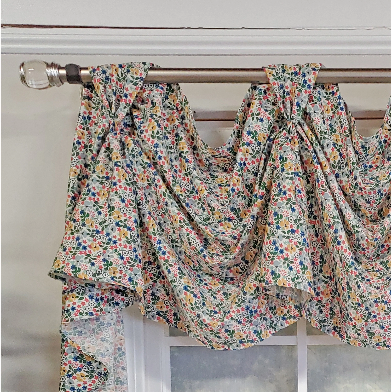 RLF Home 3" Rod Pocket High Quality Fabric Petite Flower 3-S Victory Swag for Windows 54" x 15" Multi