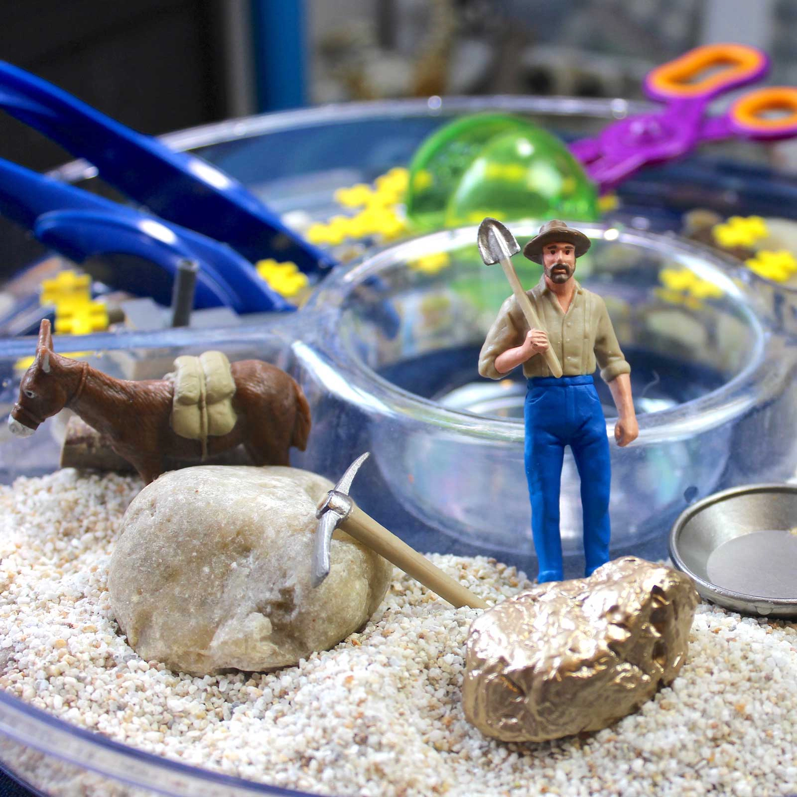 Safari Ltd. - Gold Rush TOOB - contains 9 Mini Figurines