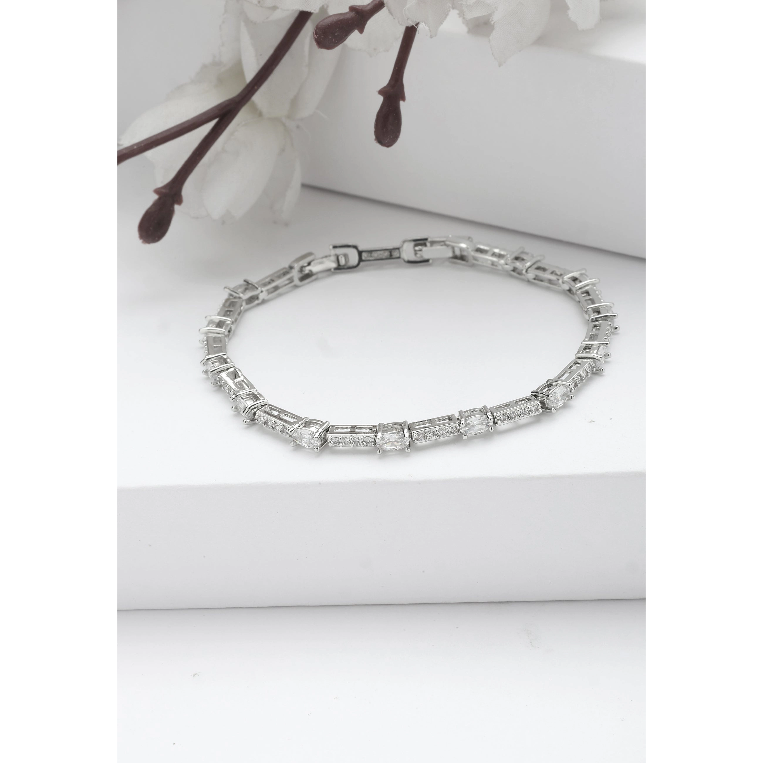 AGP PARIS Womens Diva Oval Drop Bracelet