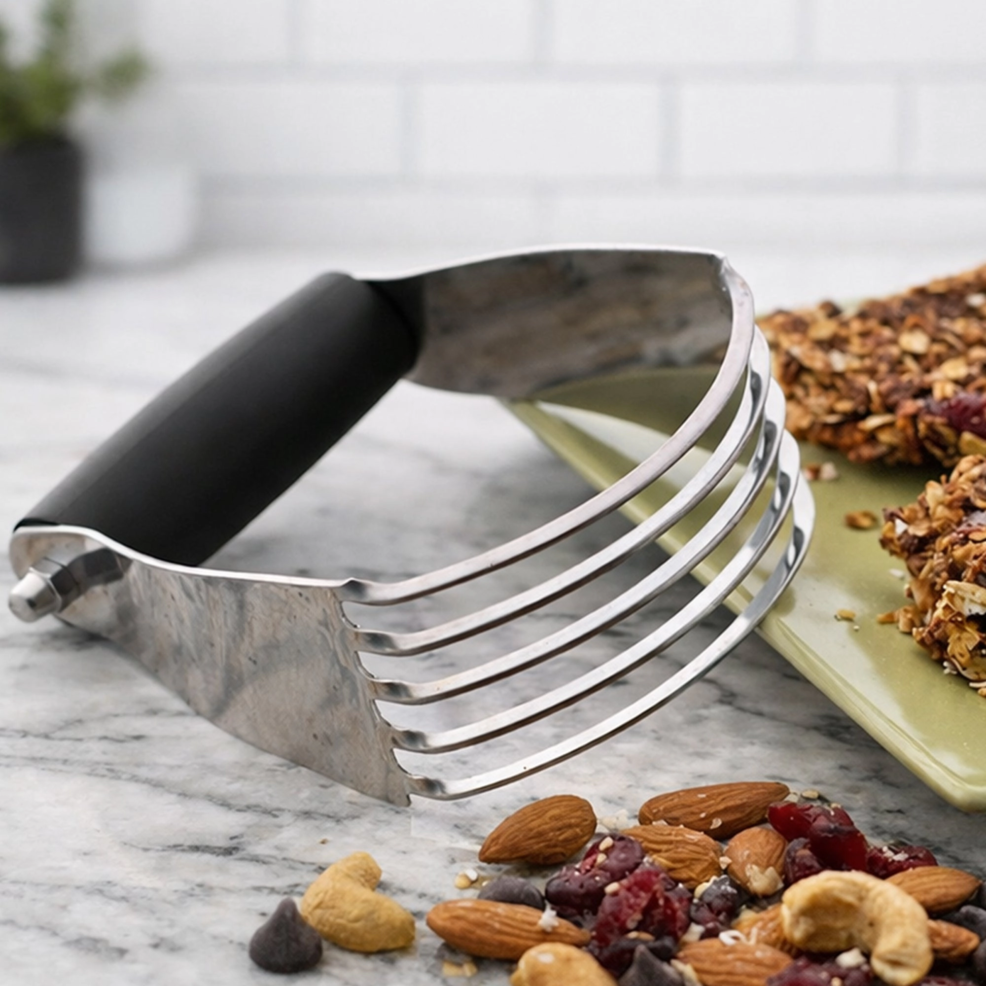Cheer Collection Stainless Steel Pastry Cutter