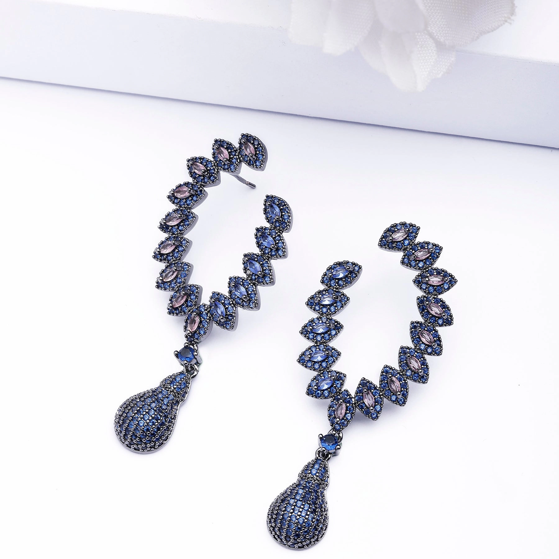 AGP PARIS Womens Delicate Leaf Drop Earrings
