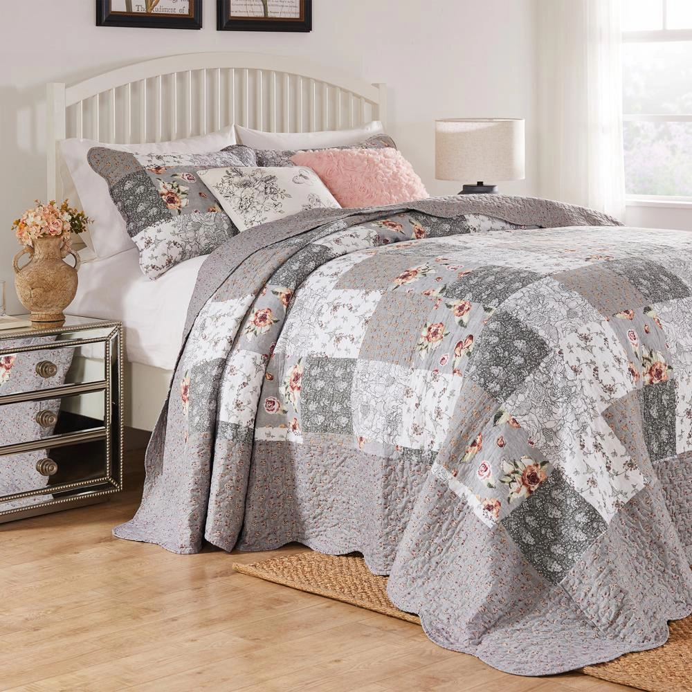 Barefoot Bungalow Giulia Luxurious Modern Design 3 Piece s Bedspread Set