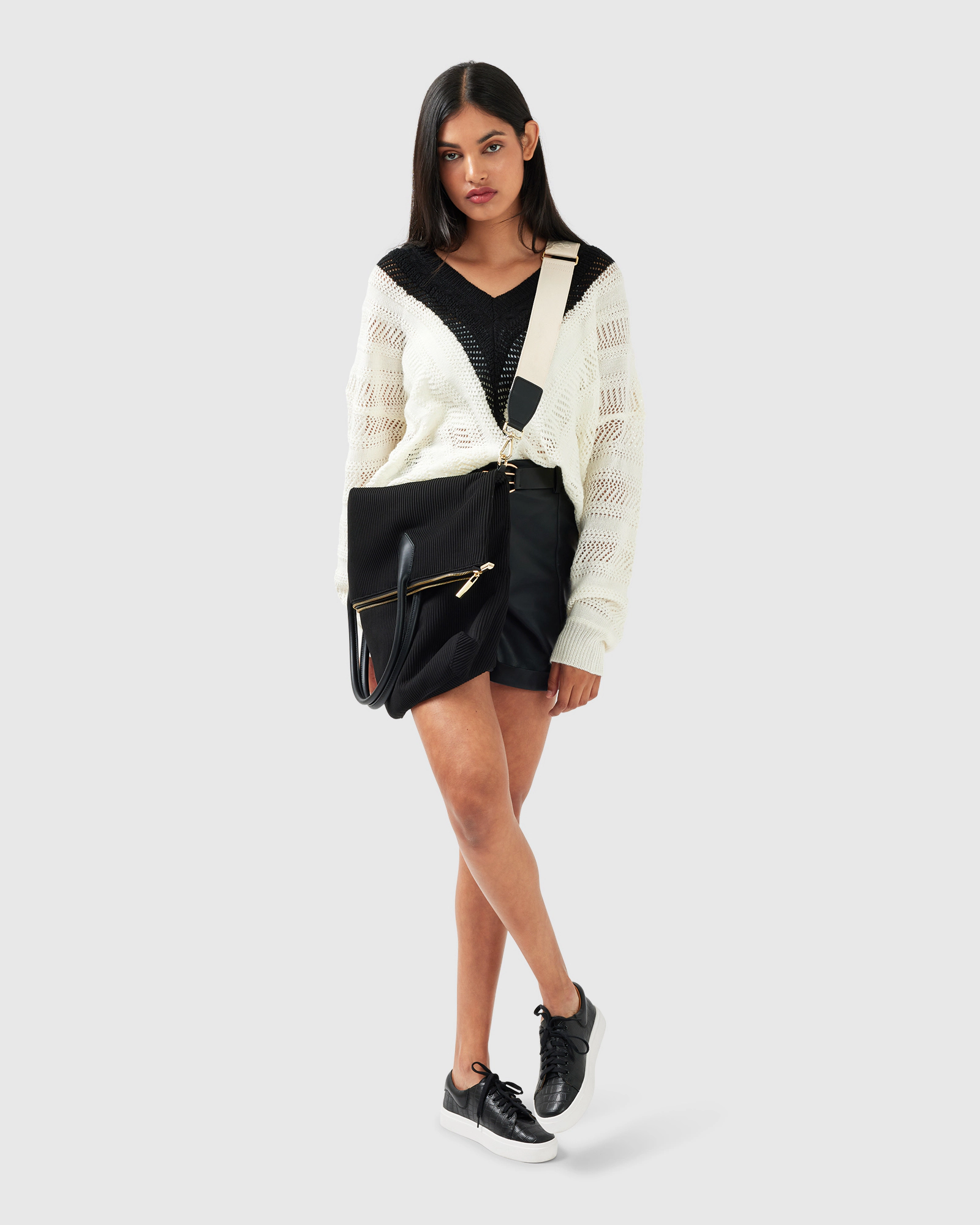Belle & Bloom Womens This Moment Oversized V-Neck Knit