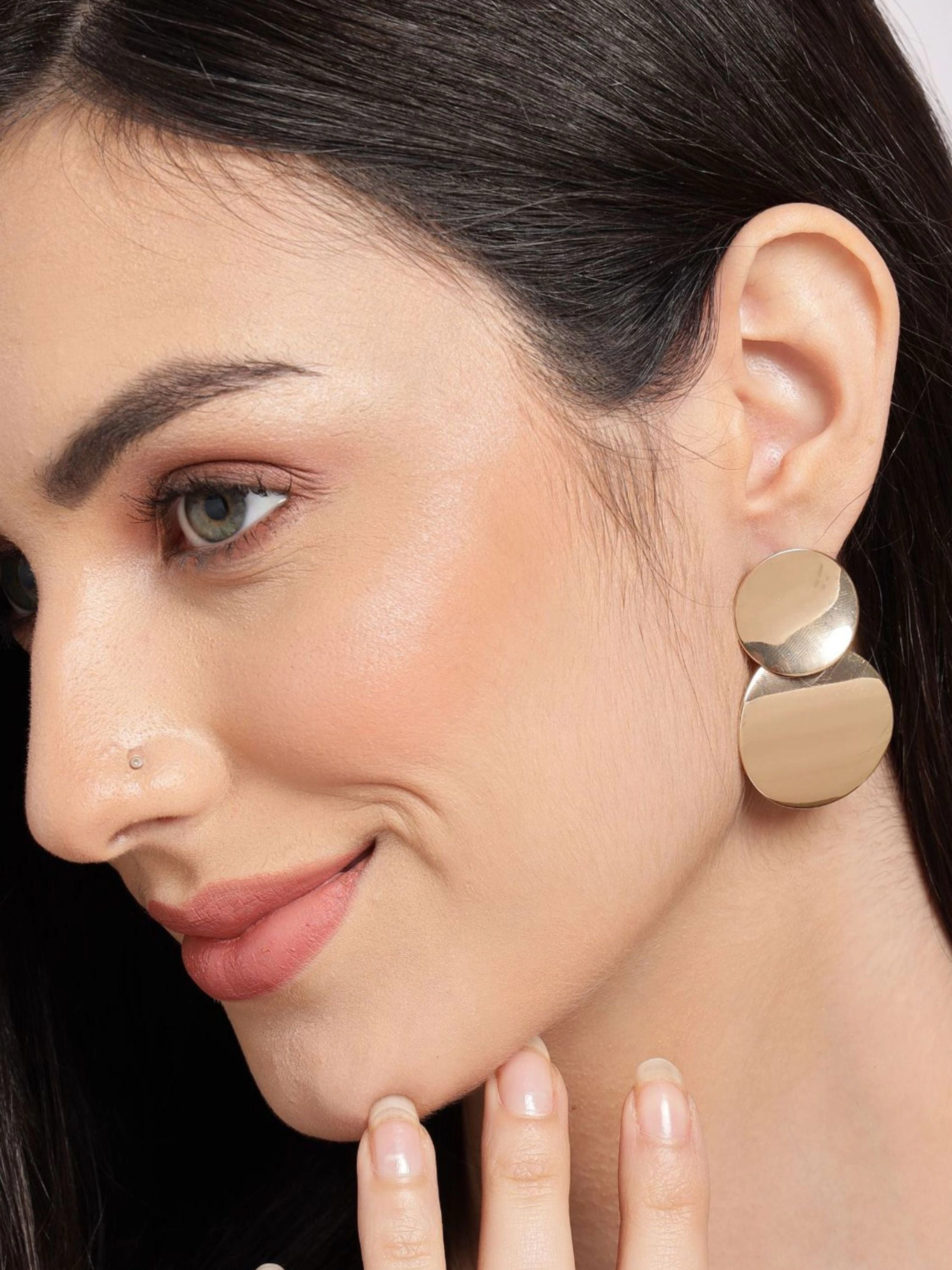 SOHI Women's Designer Drop Earrings