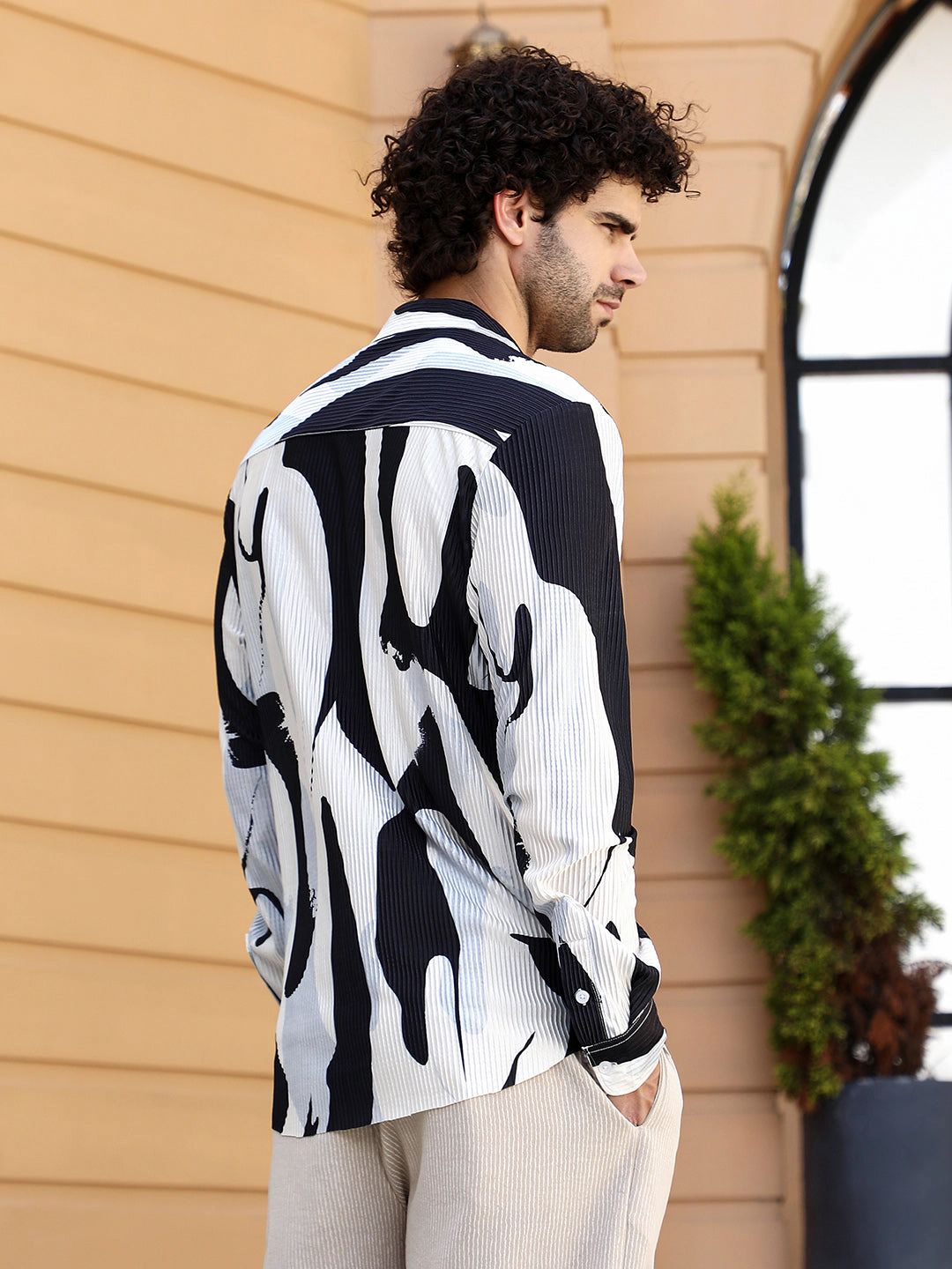 Cahoot Men's Contour-Lines Pleated Shirt