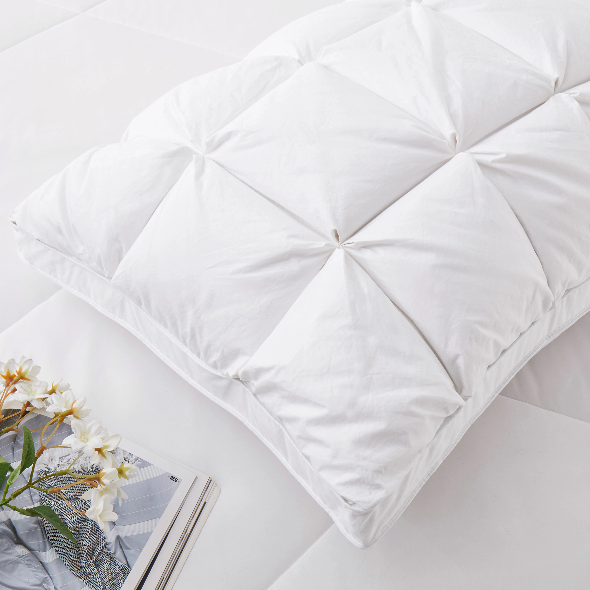 Unikome 75% White Down Bed Pillow Set of 2, Luxury Puffy Gusseted Down Bed Pillows with Pinch Pleat Design