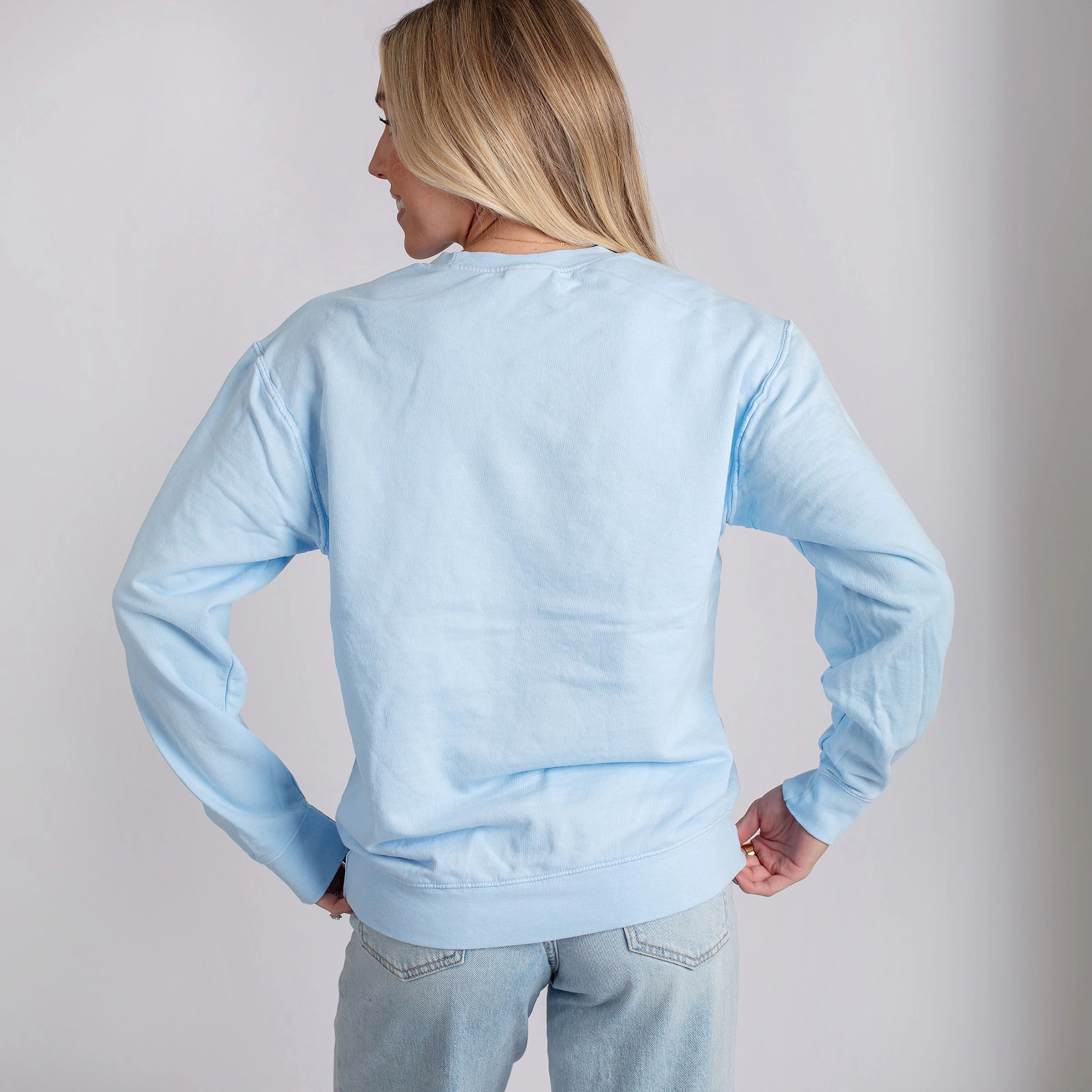 Simply Sage Market - Raised On 90s Country Stars Women's Lightweight Garment Dyed Sweatshirt