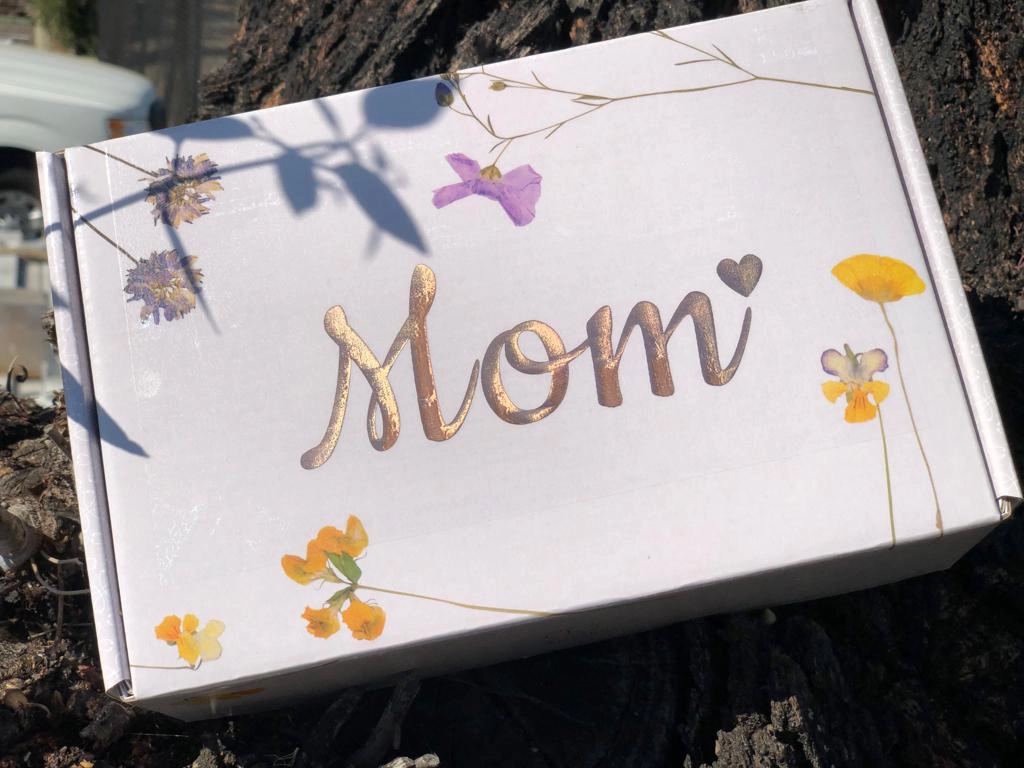 Lizush soap Lavender Mother’s Care Gift Box - Handmade Natural Skincare Spa Kit - MOM