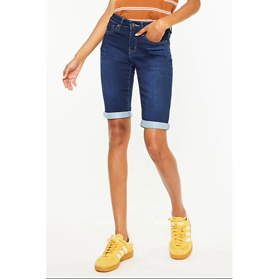 KanCan Women's Essentials Mid Rise Bermuda Shorts Blanco