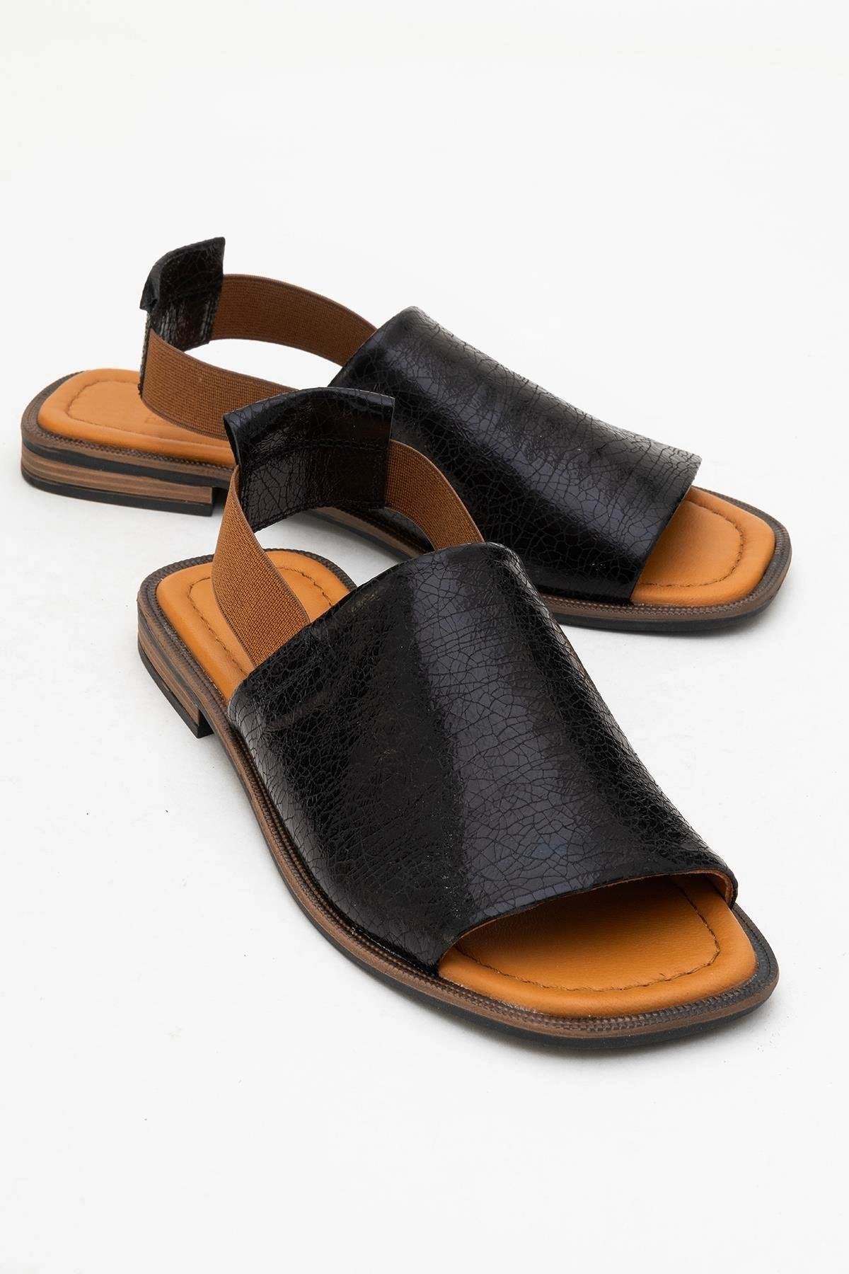 Forever & Always Womens Fuela Leather Elastic Flat Sandalss