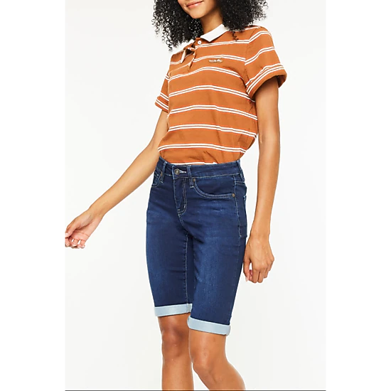 KanCan Women's Essentials Mid Rise Bermuda Shorts Blanco
