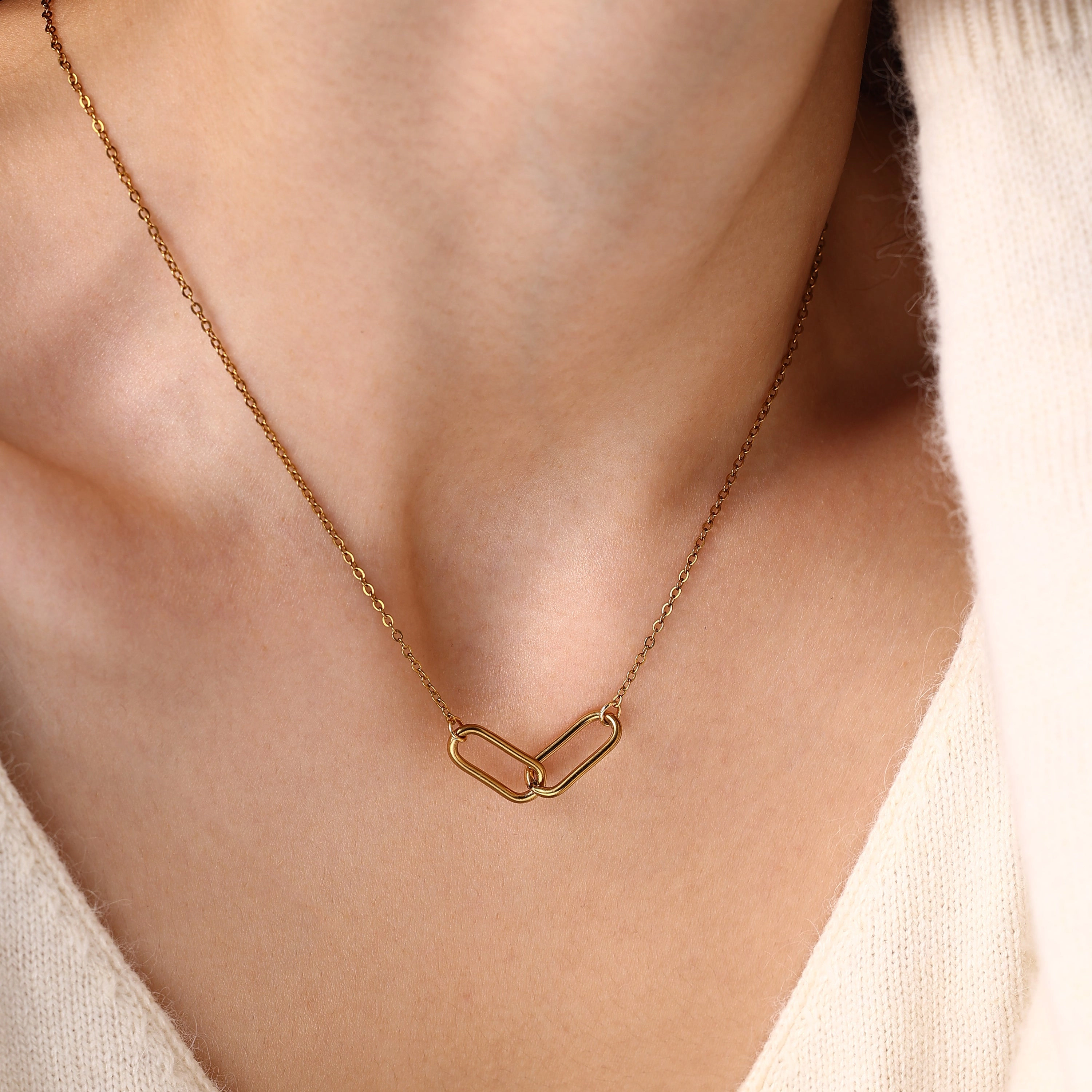Mint & Lily Women's Oval Link Necklace