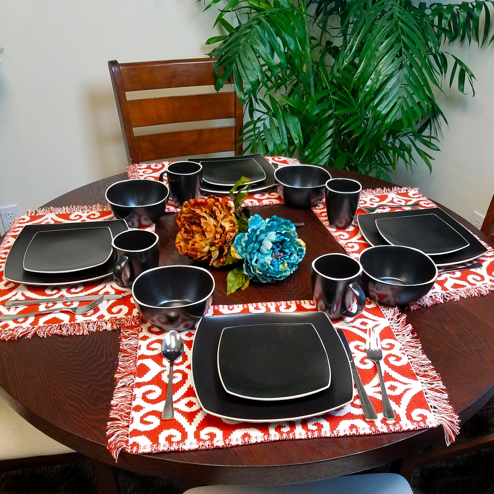 Gibson Soho Lounge Matte 16-Piece Dinnerware Set, Black