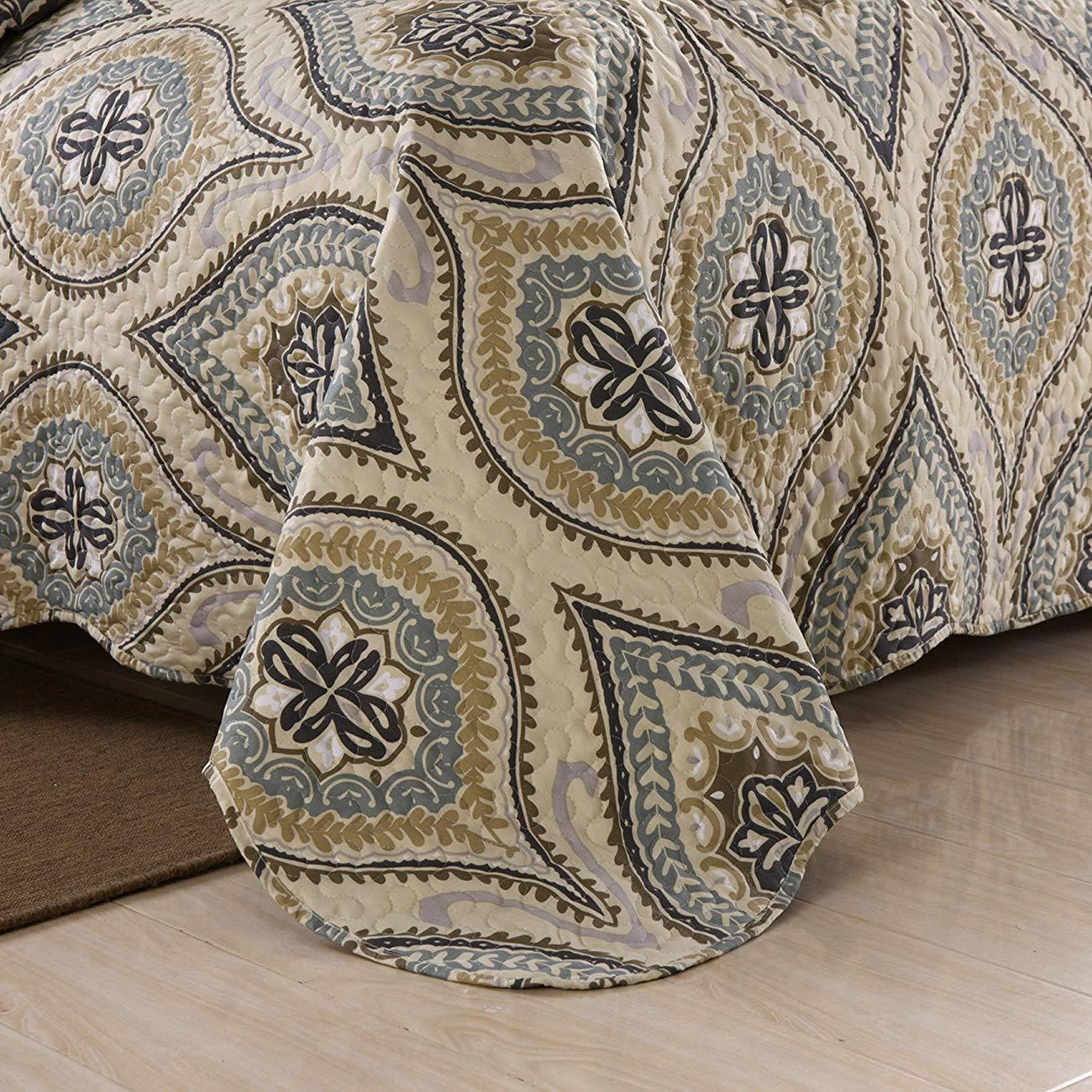 MarCielo 3 Pieces Reversible Damask Paisley Quilt Bedspread Set