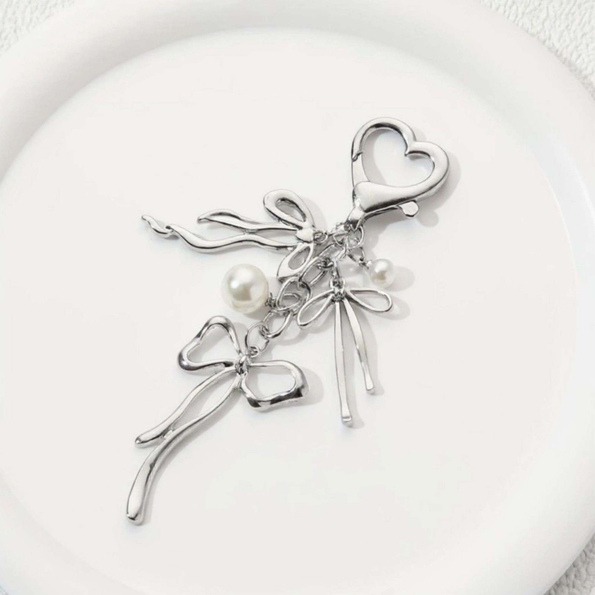 Alilang Women's Silver Bow Keychain with Pearl Charms and Heart Clasp Accent