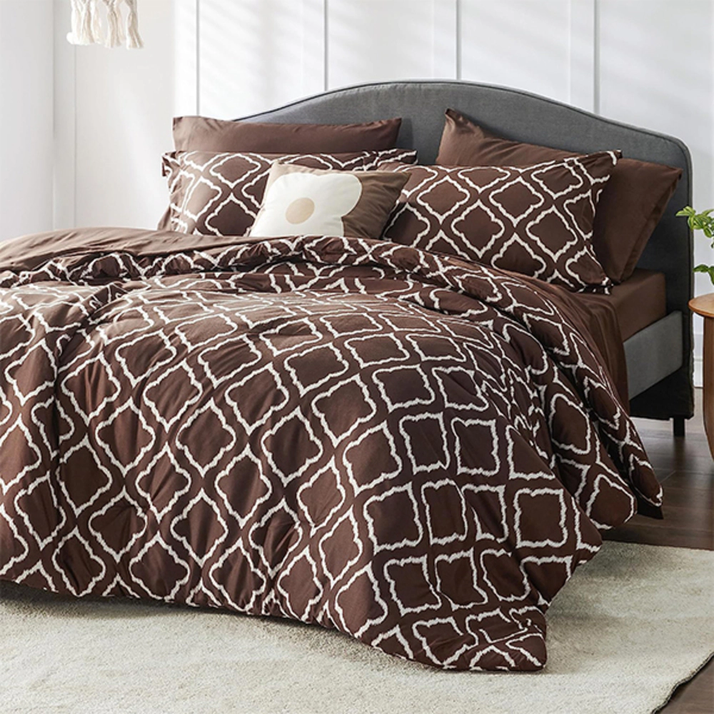 Luxe Furnishings Unisex Queen Brown Quatrefoil Lightweight Bedding Set