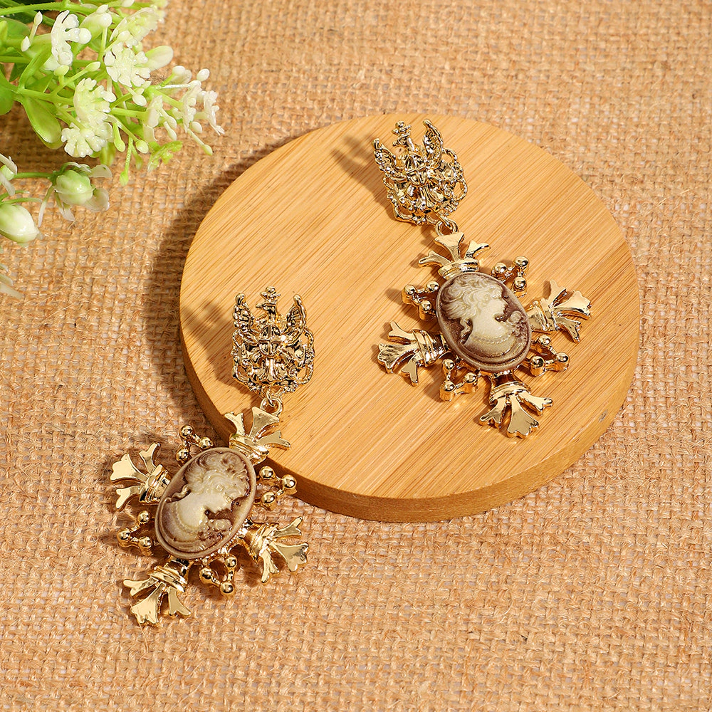 SOHI Women's Victorian Drop Earrings