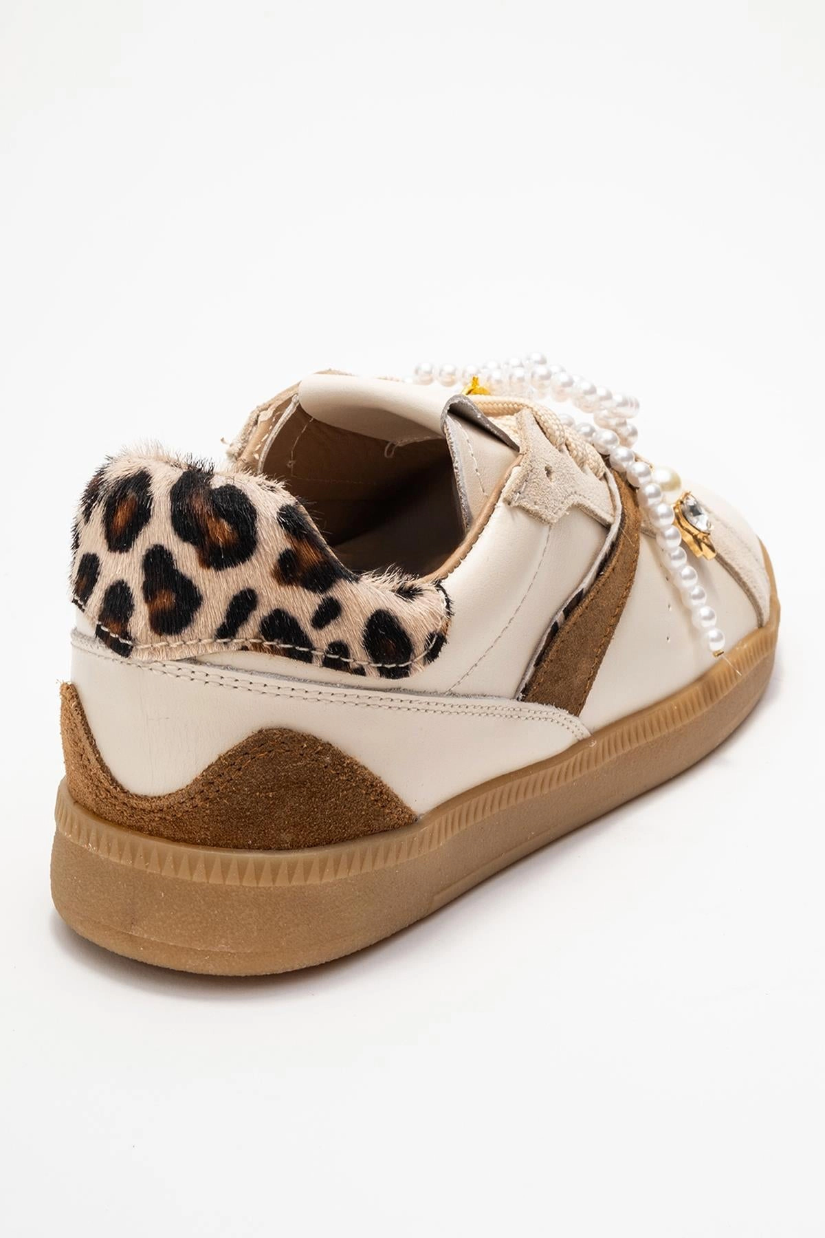 Forever & Always Womens Taren Leather Pearl Buckle Sneakers