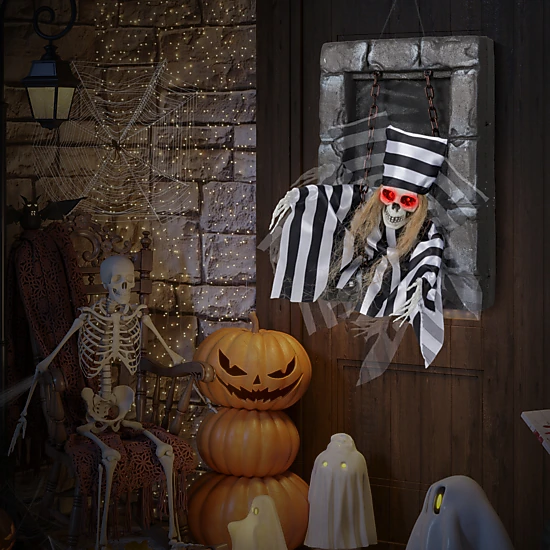 LJG Animated Halloween Decoration 18 Inch Hanging Skull Prisoner, Color ...