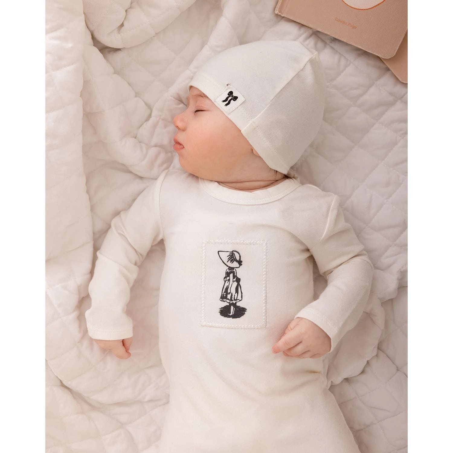 MeMoi 2 Piece Baby Girls "The Little Girl And Her Sun Bonnet" Cotton Rich Footie Set