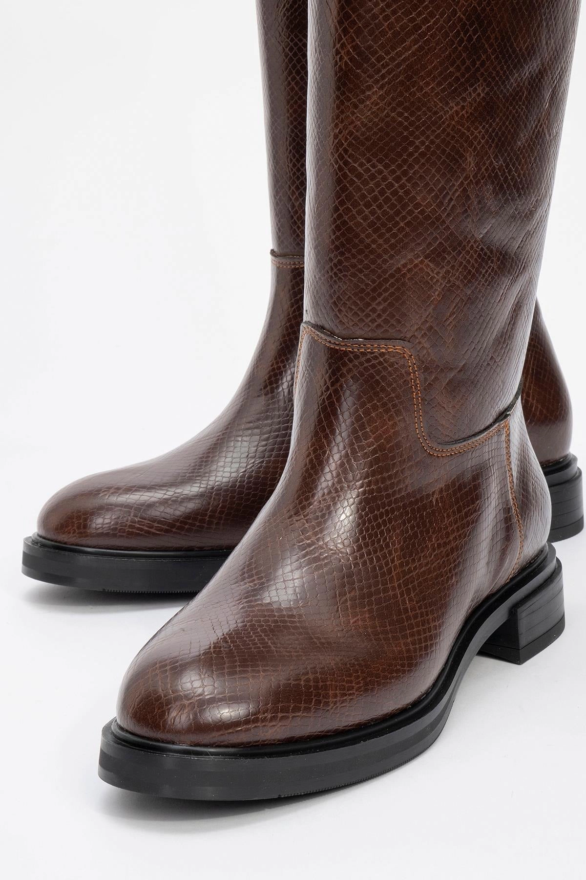 Prologue Shoes Womens Alaska Pattern Knee High Boot