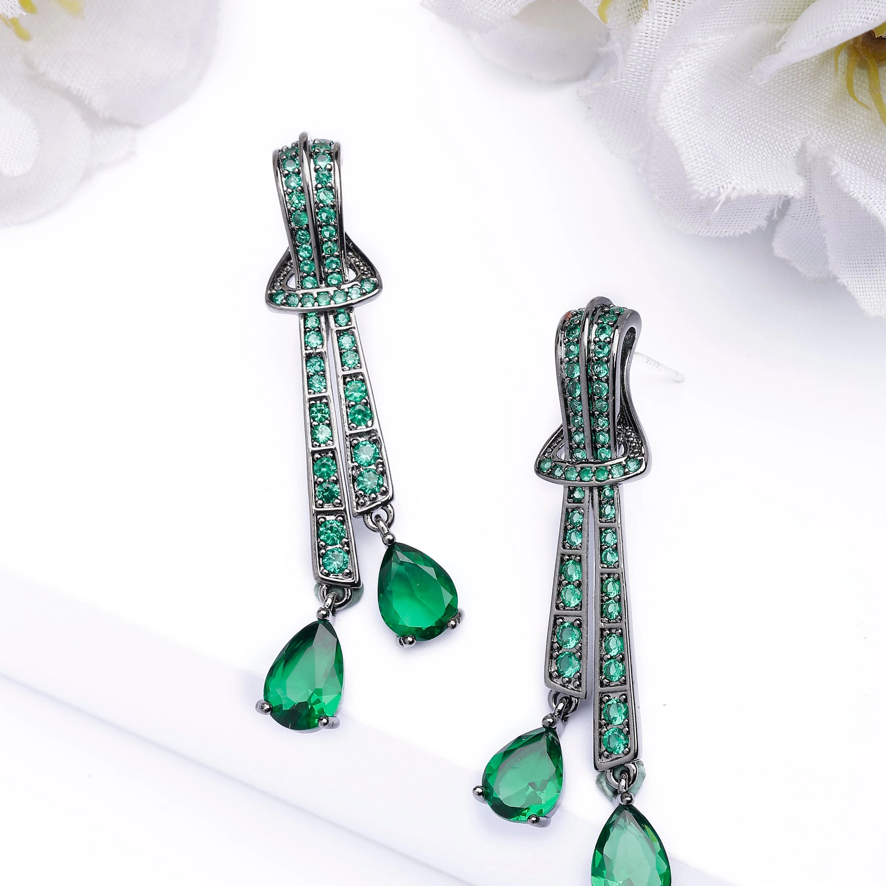 AGP PARIS Womens Green Knot Dangle Drop Earrings