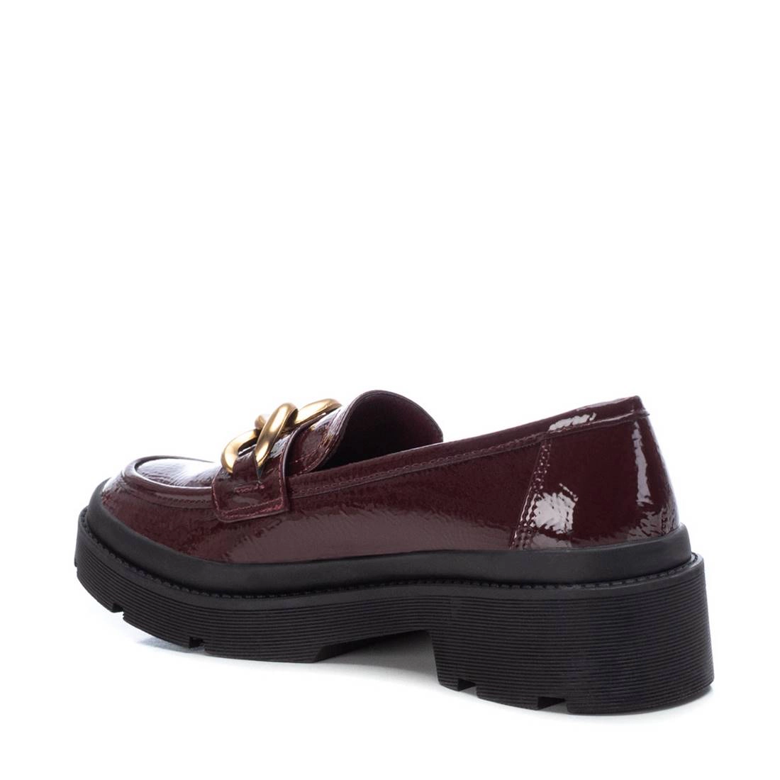 XTI Women's Patent Moccasins with Golden Chain