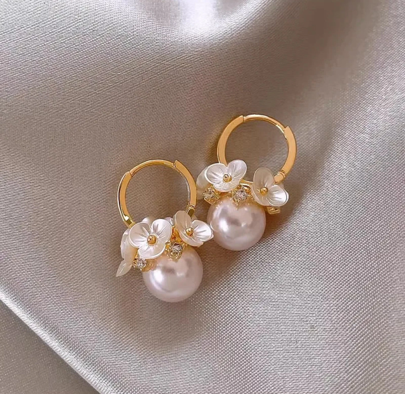 DressAtR Women's Simulated Pearl Geometric Drop Earrings