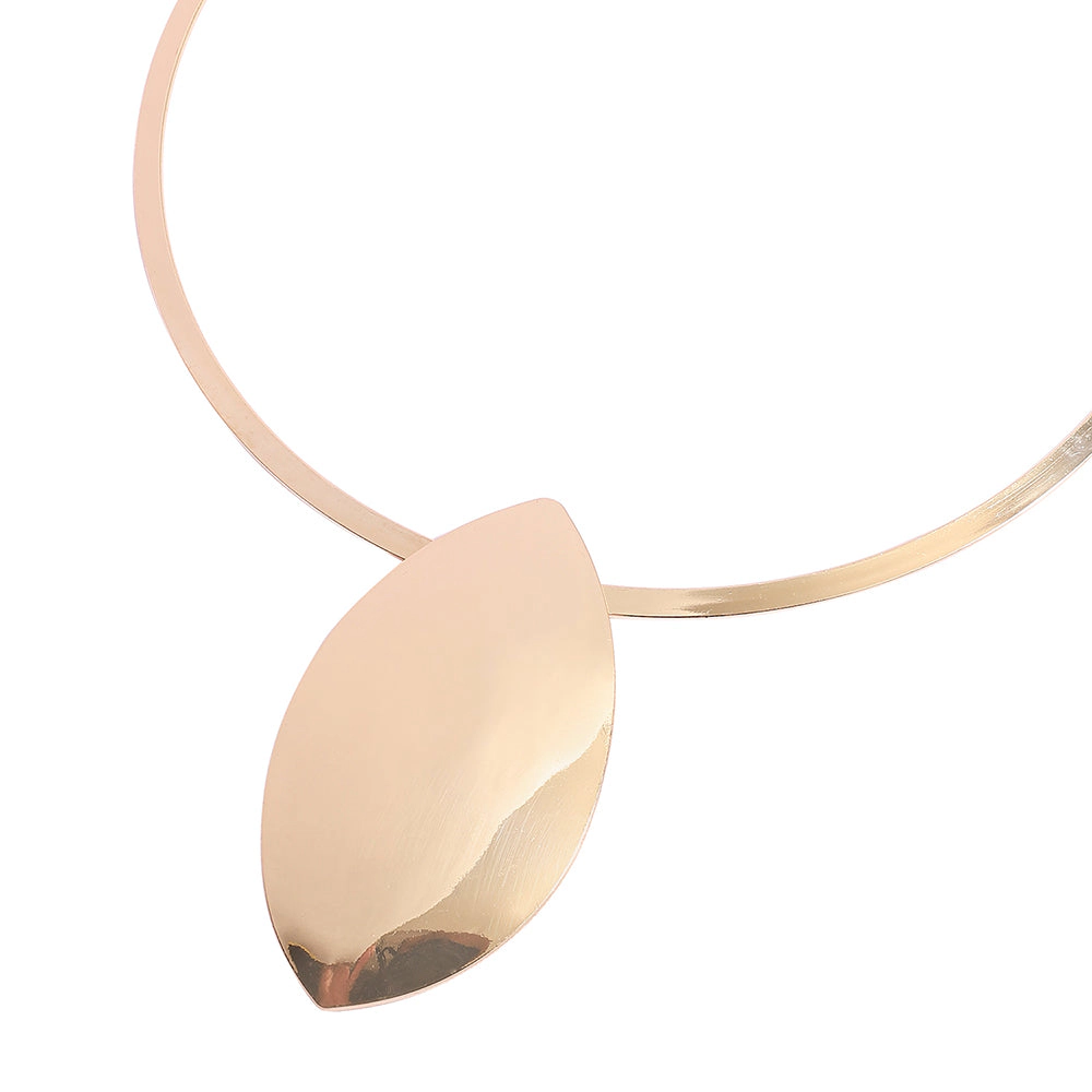 SOHI Men's Metallic Oblong Necklace