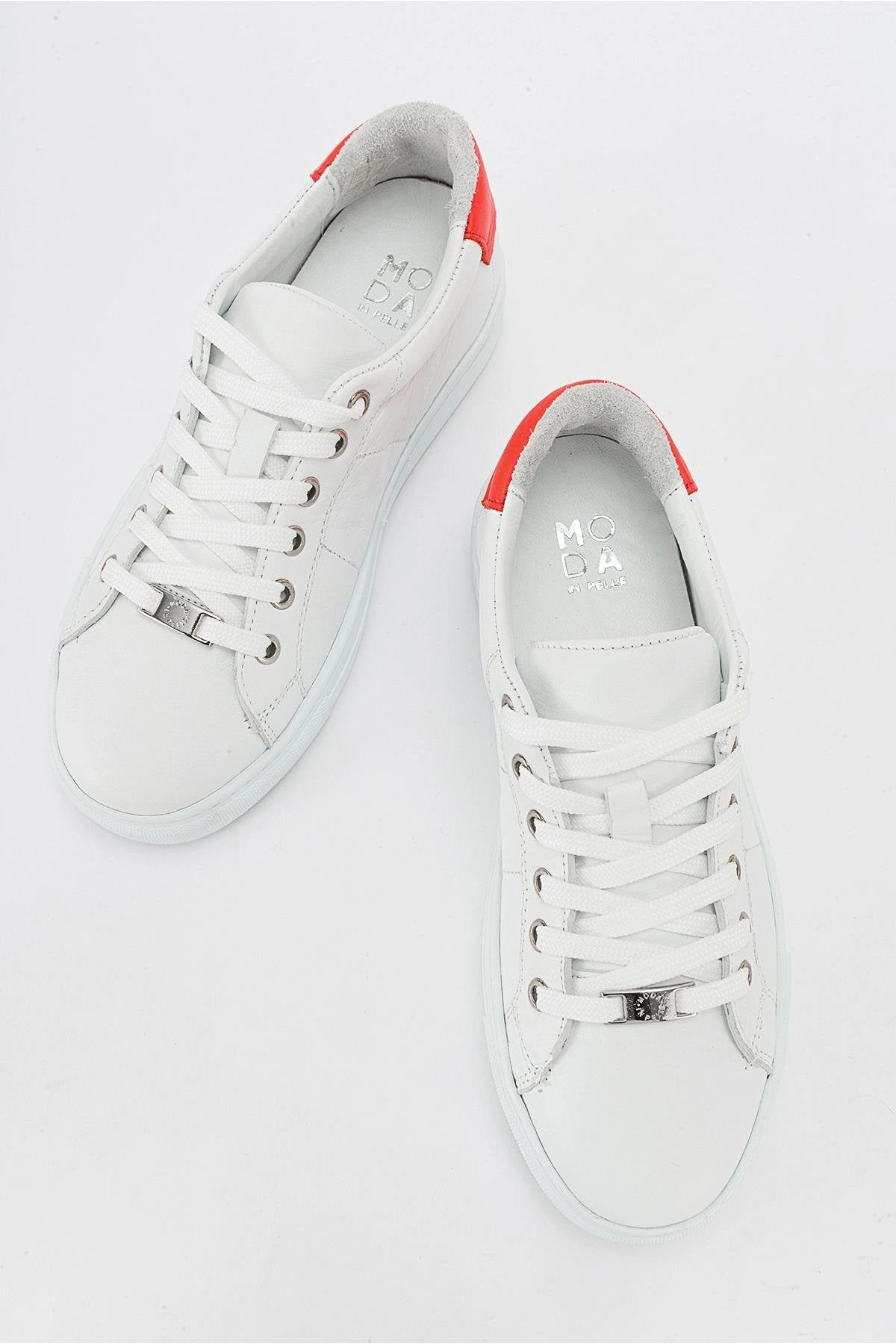 Forever & Always Womens Ayverie Leather Sneaker