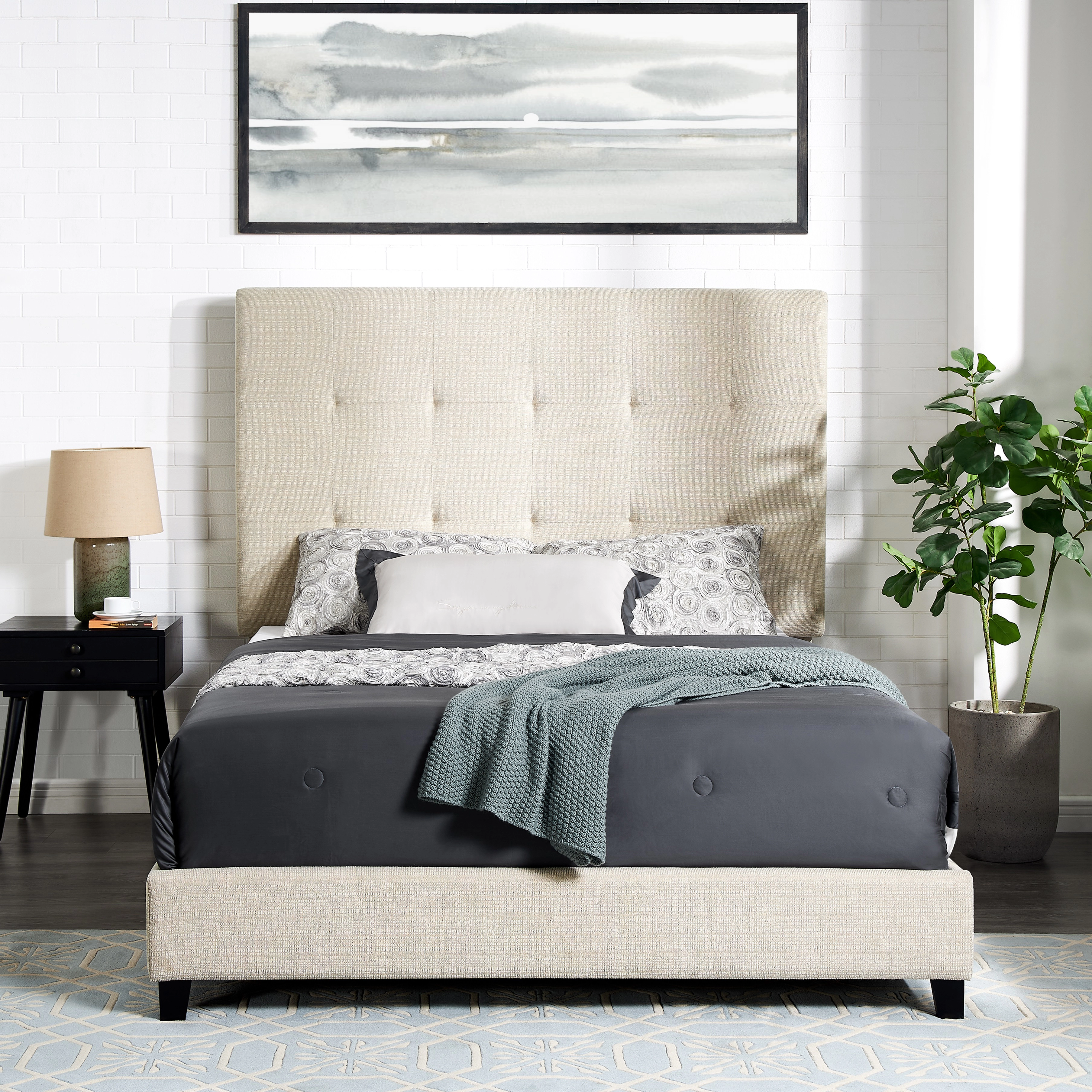 Flynama Queen Beige Tufted Upholstered Platform Bed