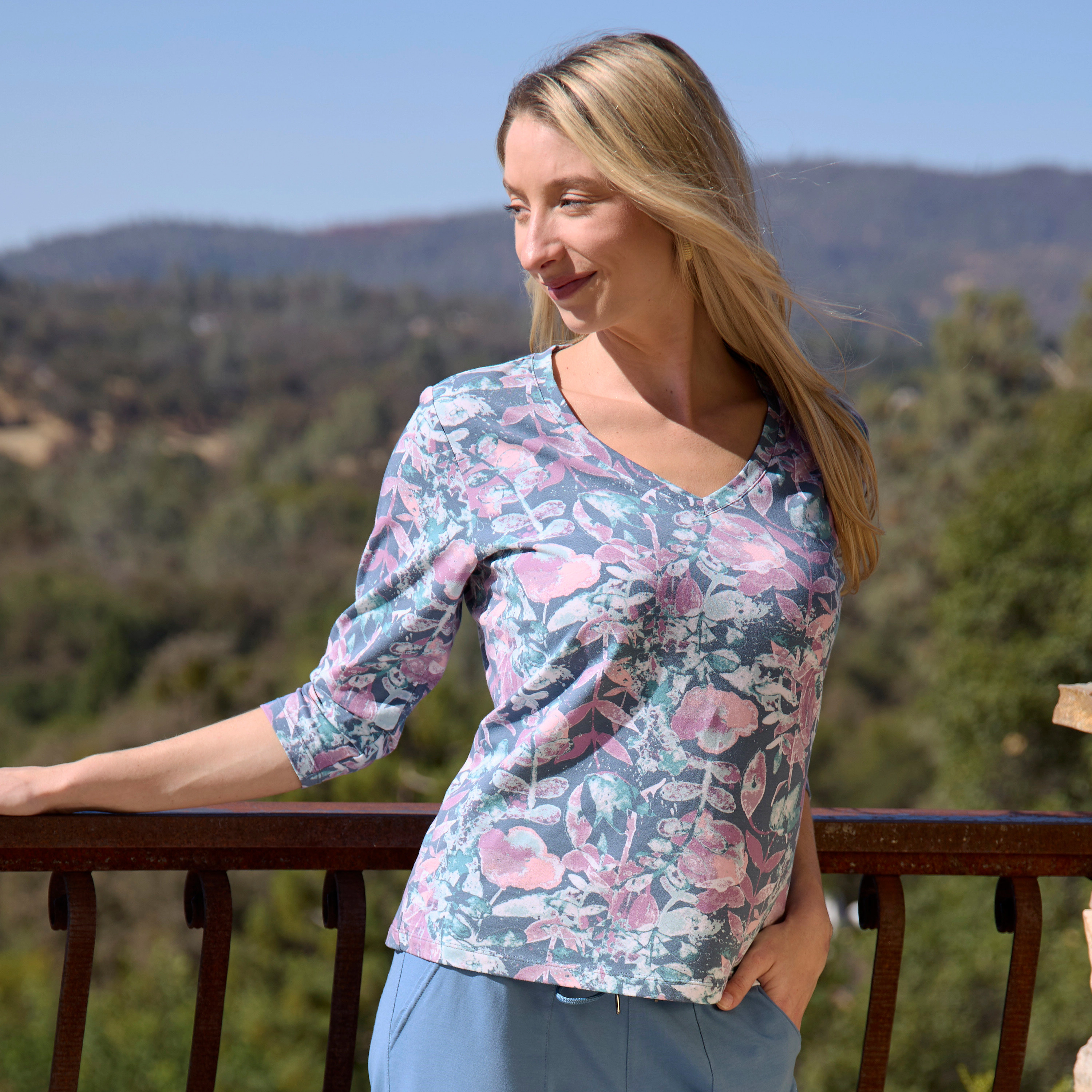 UV Skinz Women's 3/4 Sleeve V-Neck R&R Tee
