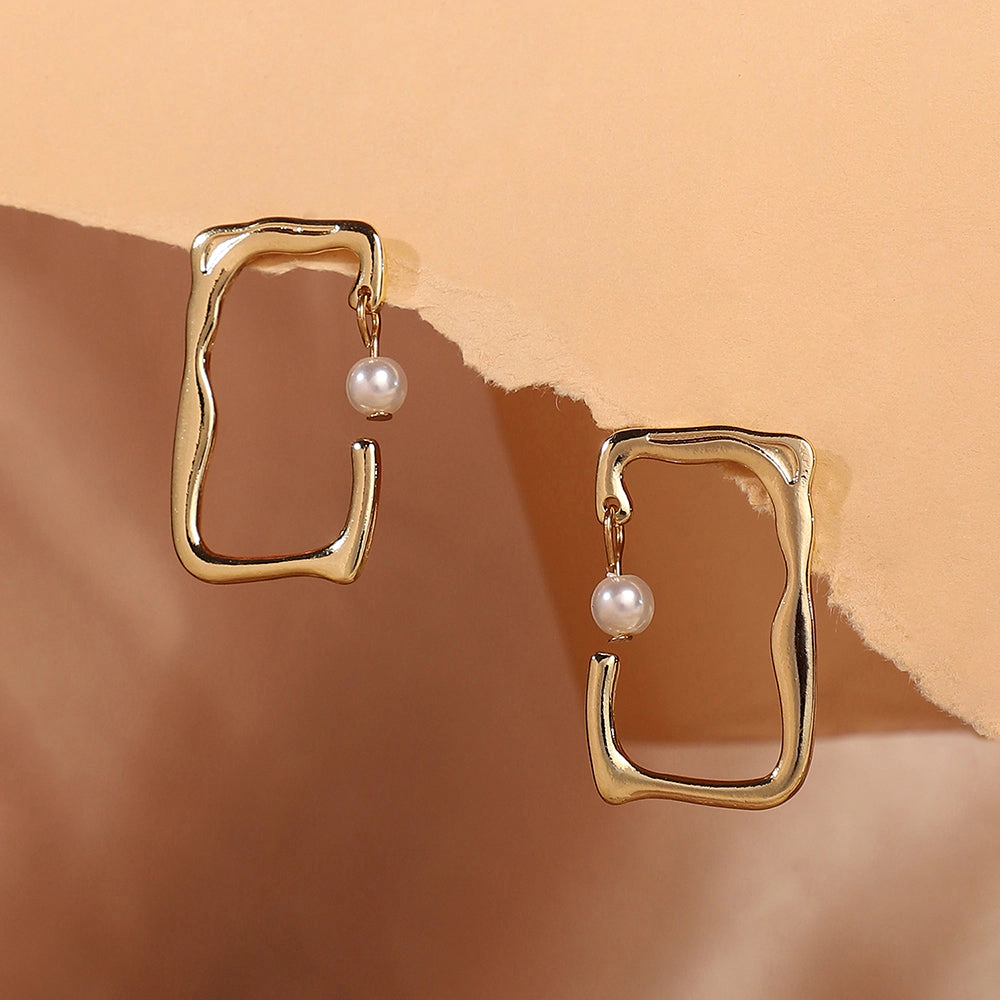 SOHI Women's The Cadre Drop Earrings - California Gold