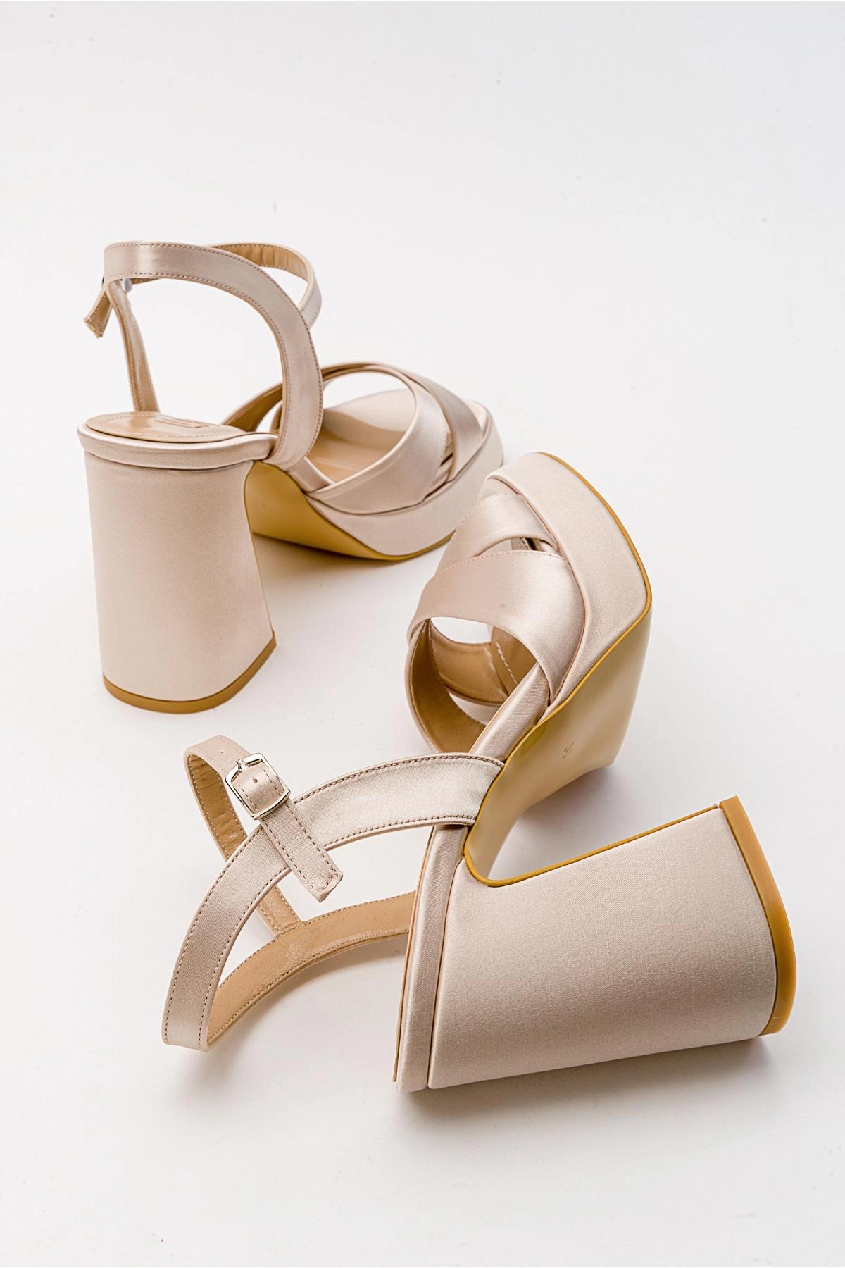 Forever & Always Womens Yvonne Platform Sandals